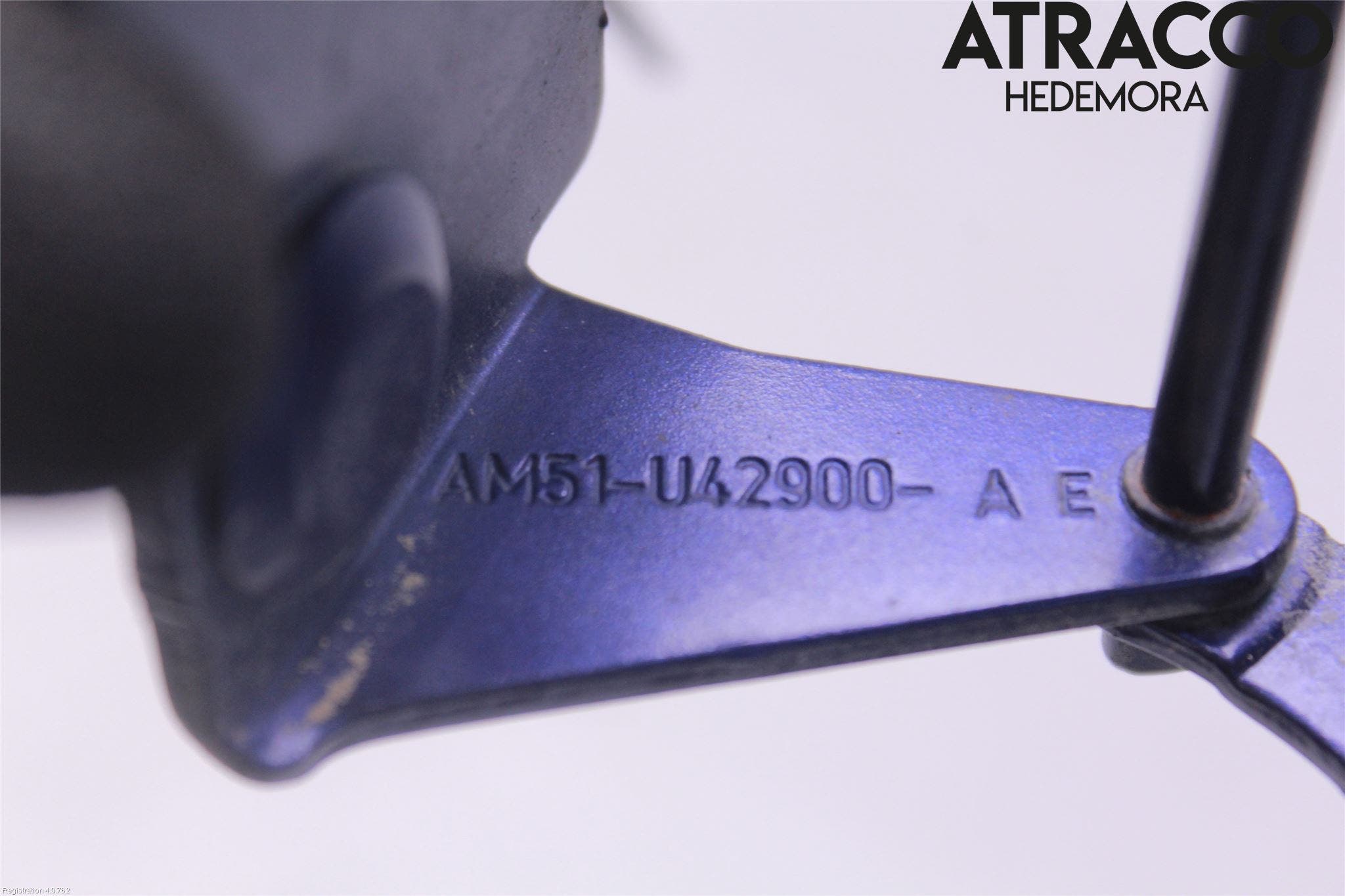 Ford FOCUS 15-18 Bakluckegångjärn Hö