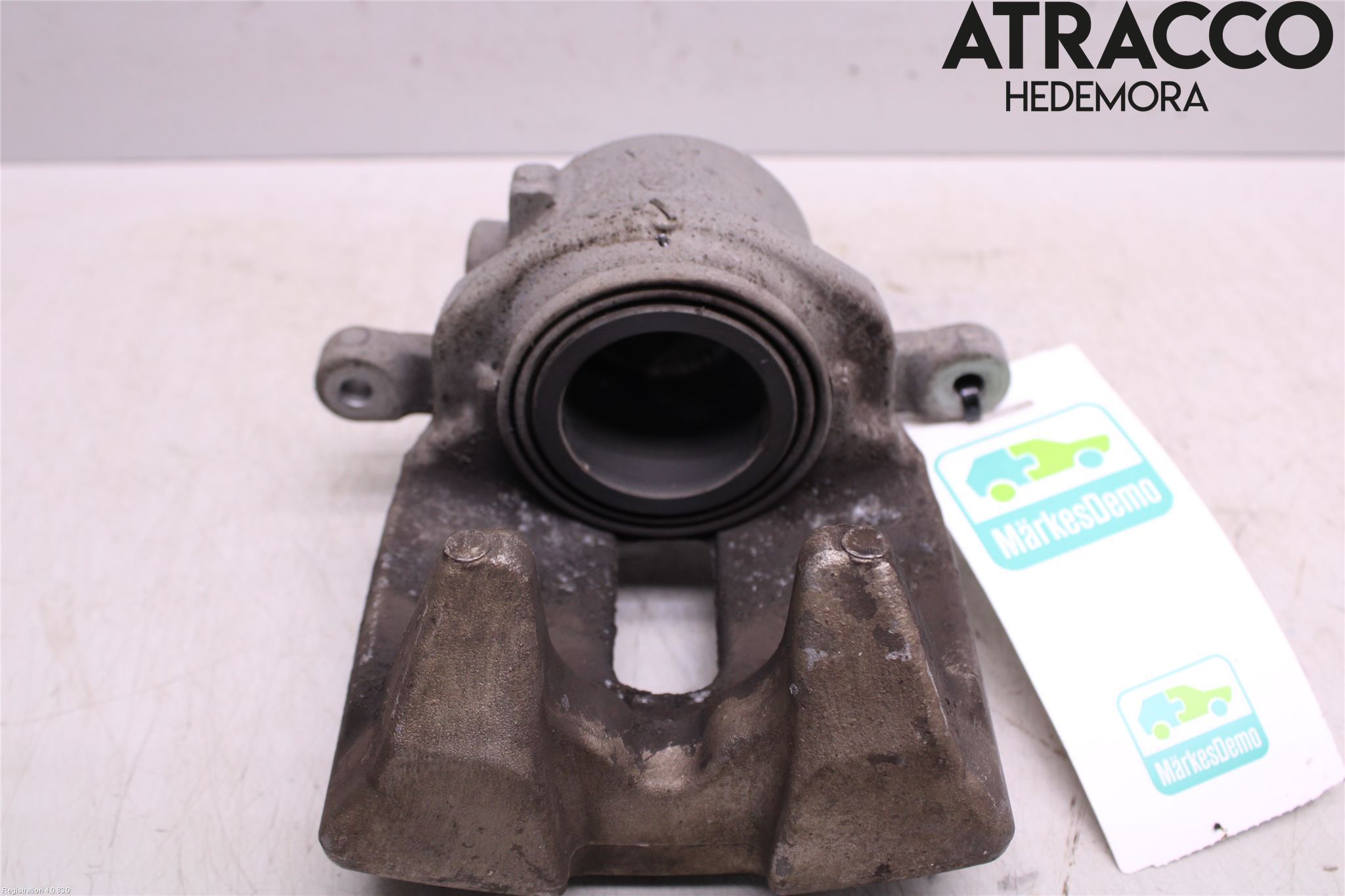 BMW 5 G30/G31/F90 17-23 Bromsok Fram Höger