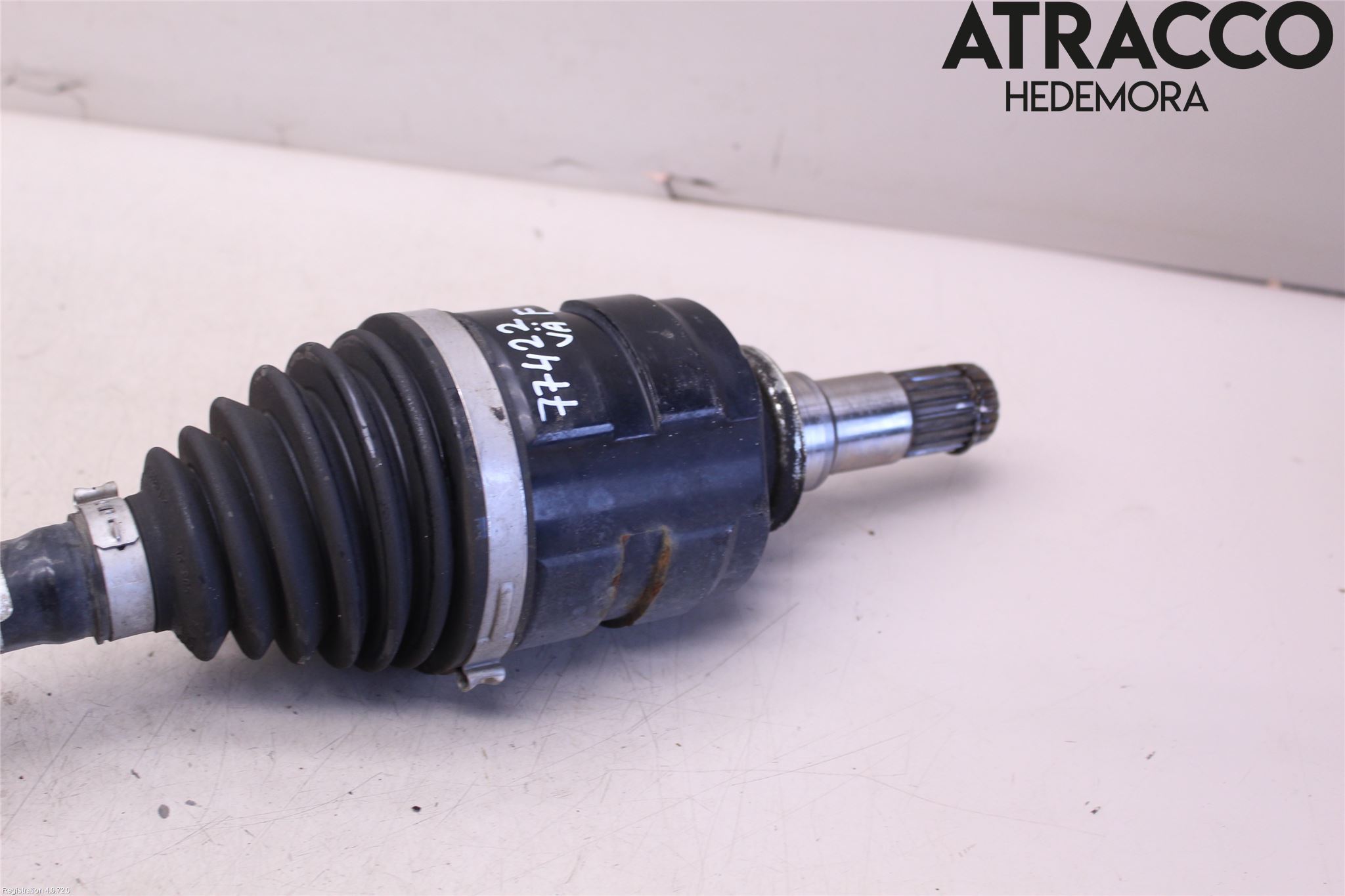 Toyota C-HR 16-23 Drivaxel Fram Vänster