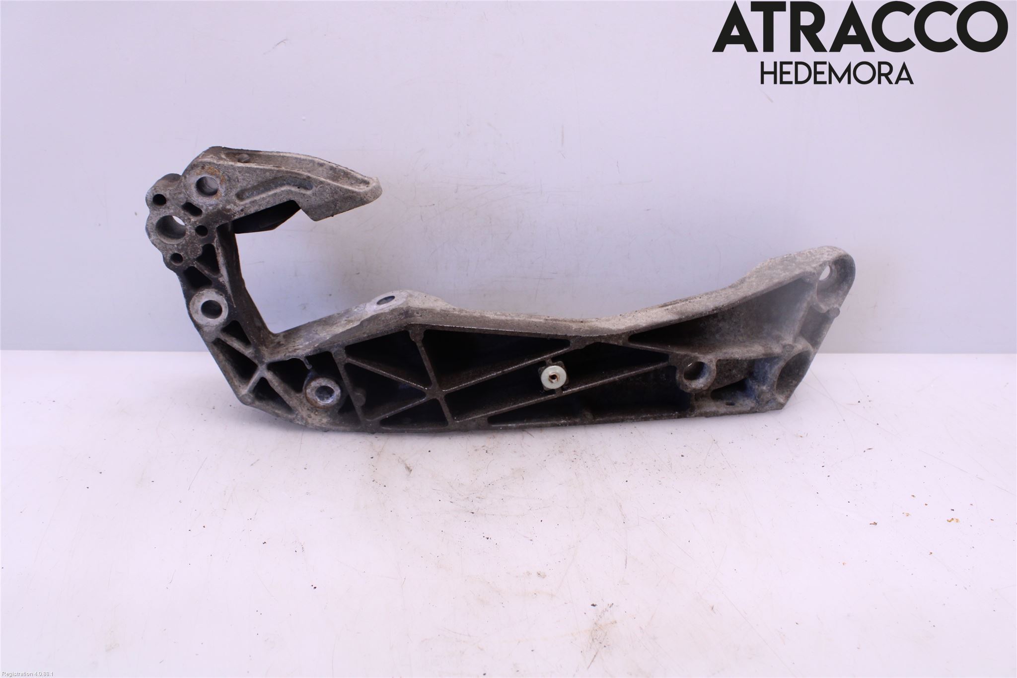 BMW 5 F10/F11/F18 09-17 Växellådsbalk