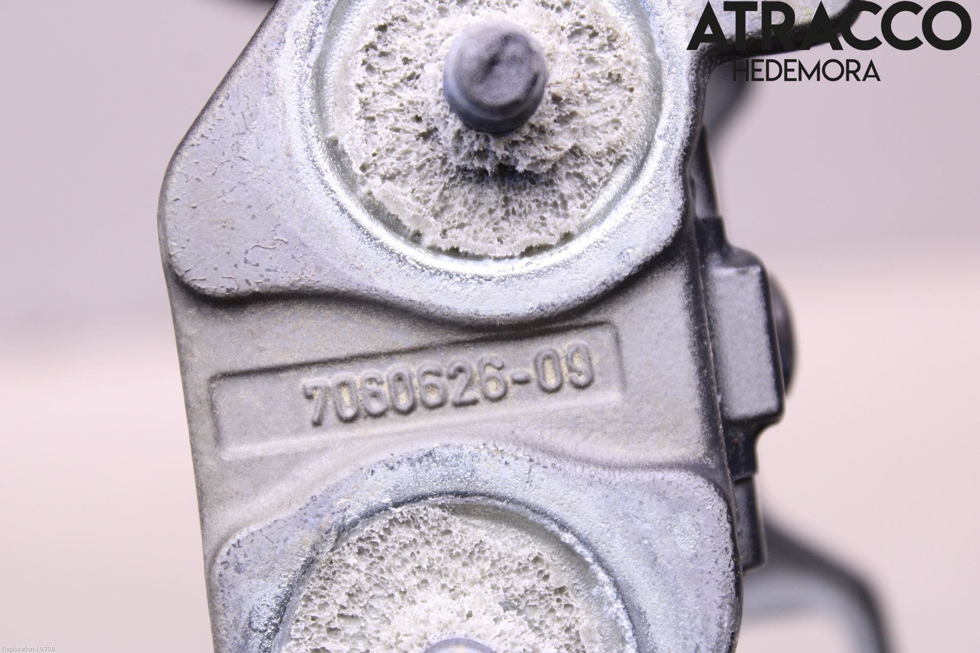 BMW X1 E84 10-15 Bakluckegångjärn Hö