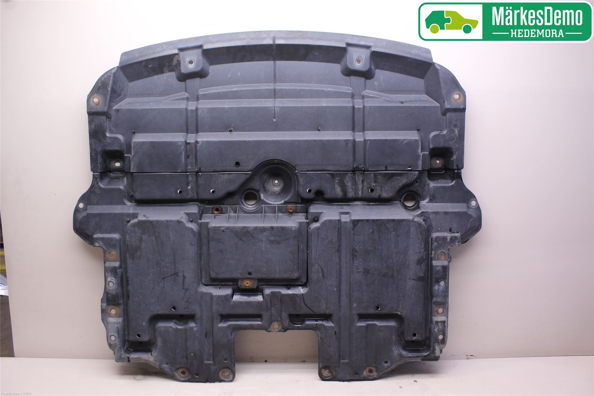 Lexus IS 220d/250/350 06-13 Hasplåt Plåt-Plast