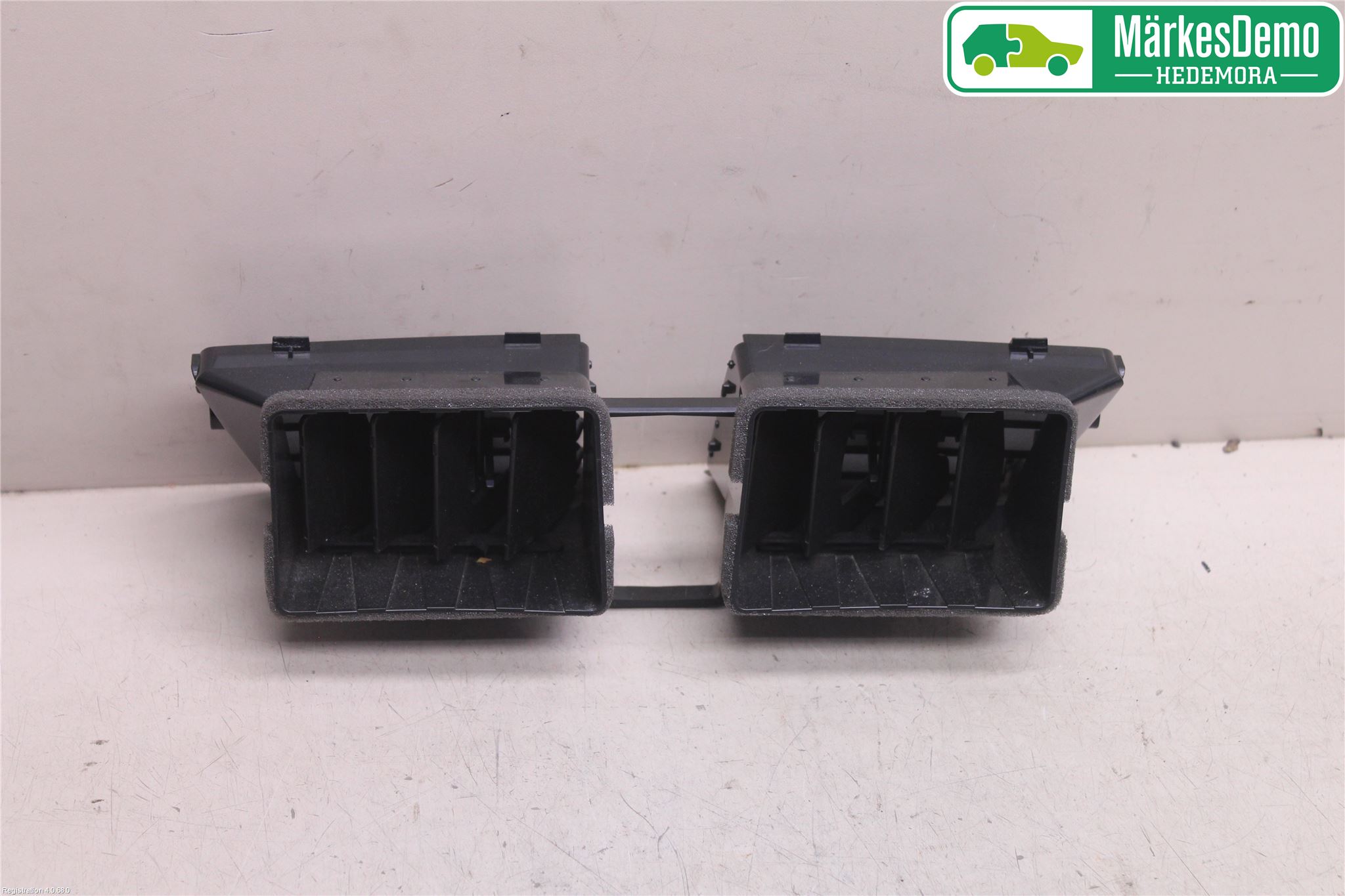 Suzuki SWIFT 11-16 Defrosterkanal-Munstycke