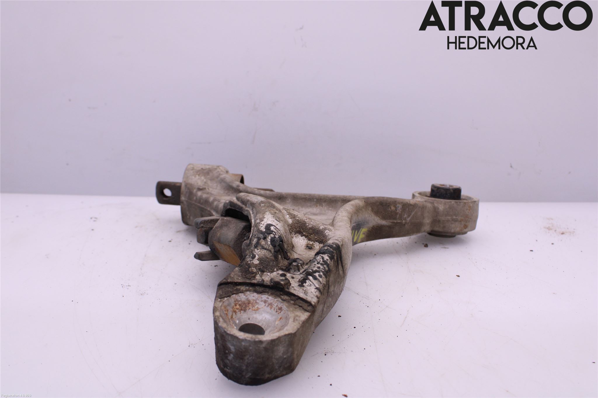 Volvo V70 00-04 Bärarm Fram Undre Vä