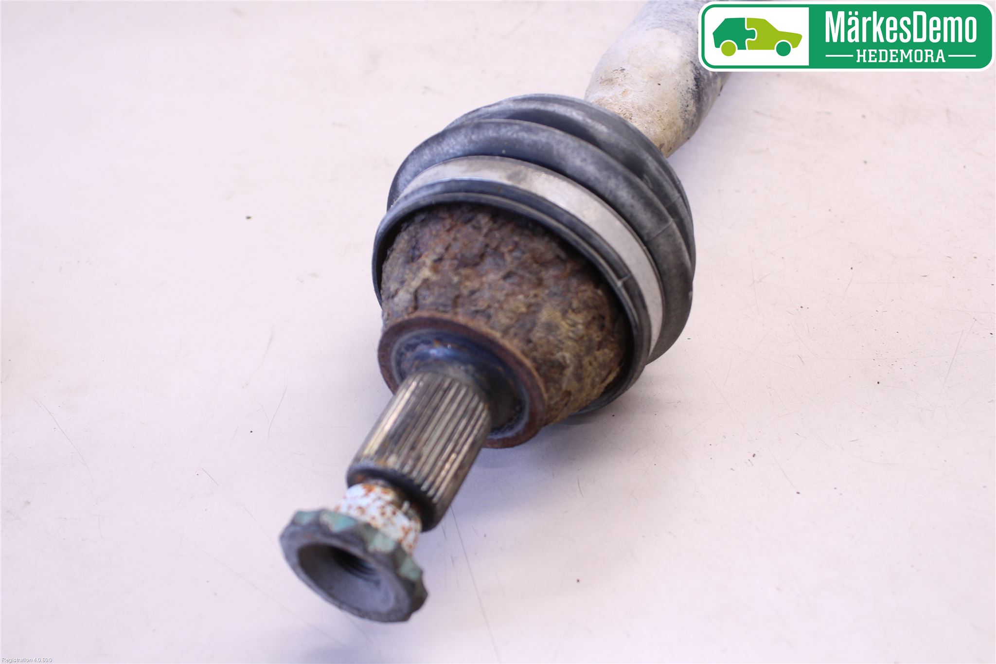 Volkswagen VW POLO 10-17 Drivaxel Fram Höger