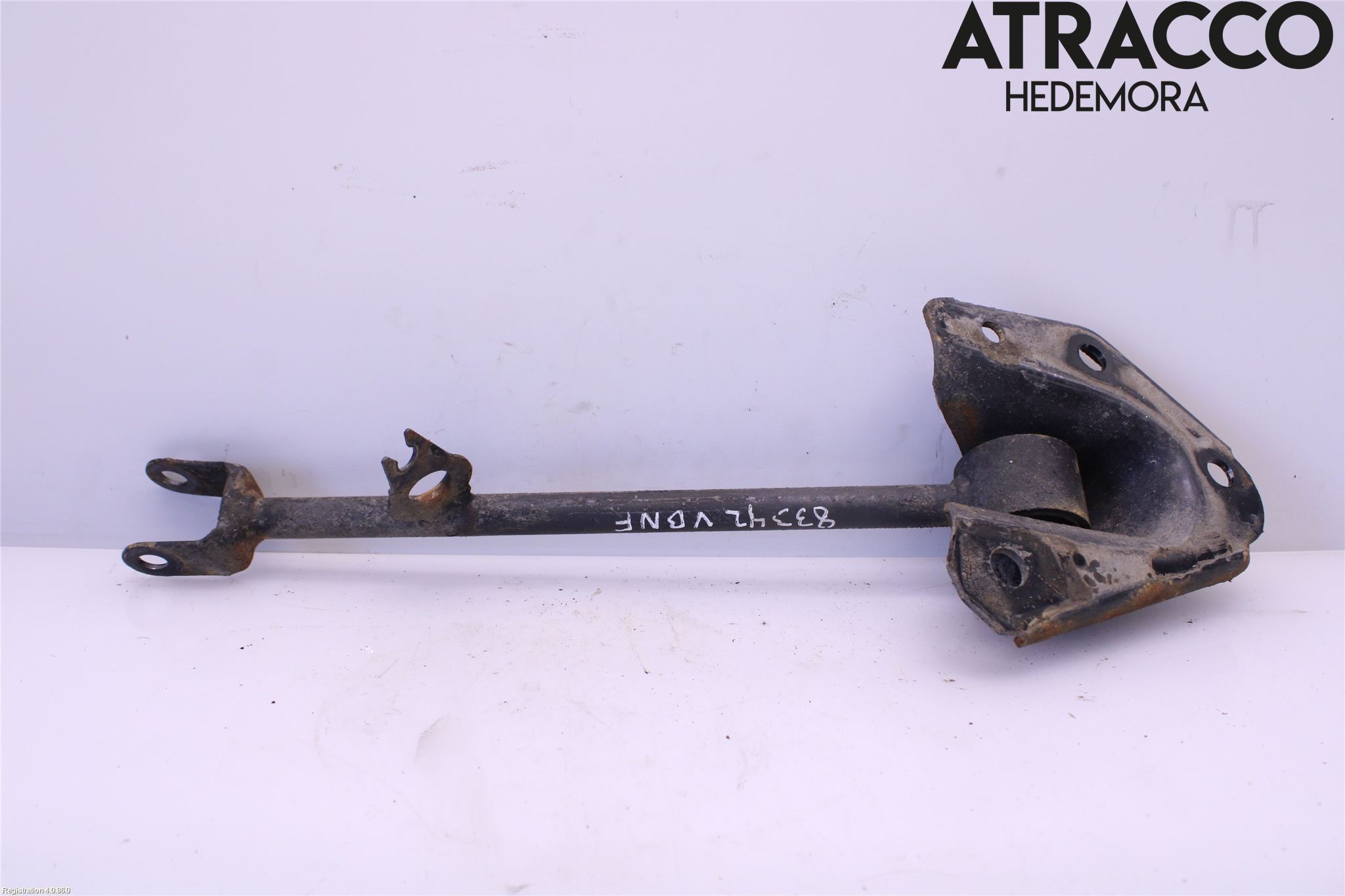 Dacia DUSTER 10-17 Bärarm Bak Vänster