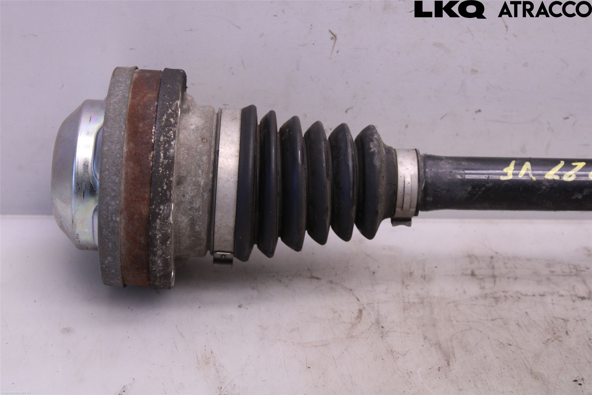 Volkswagen VW PASSAT 11-14 Drivaxel Fram Vänster