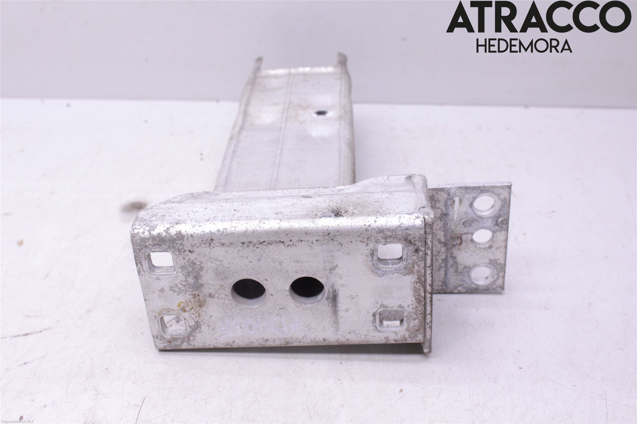 BMW X3 E83     03-10 Stötfångarbärjärn Fram