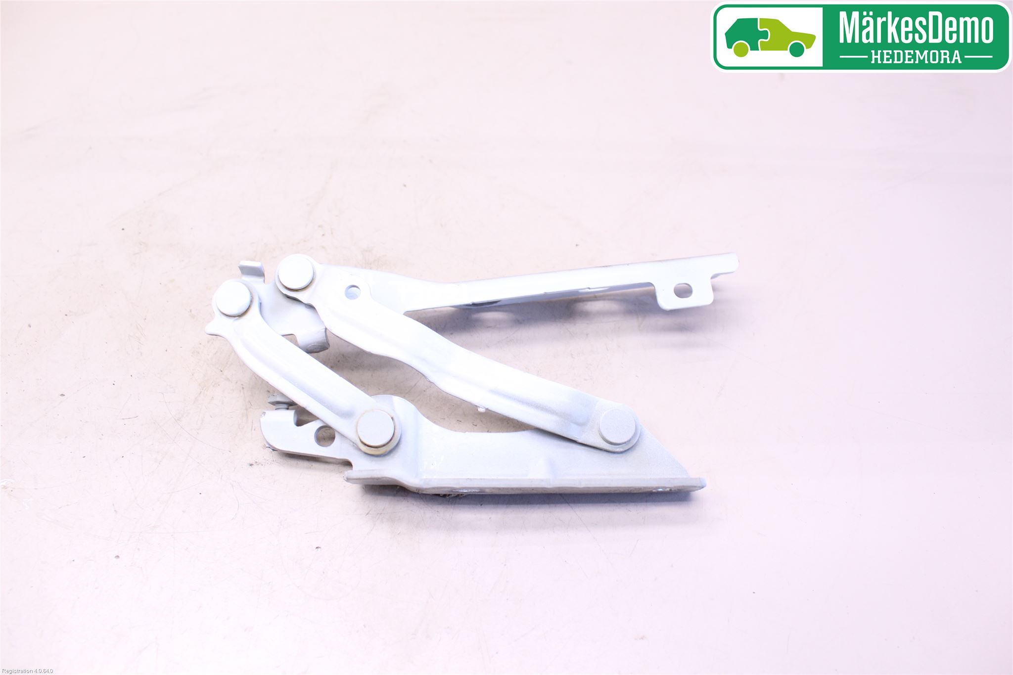 Volvo XC60 14-17 Huvgångjärn