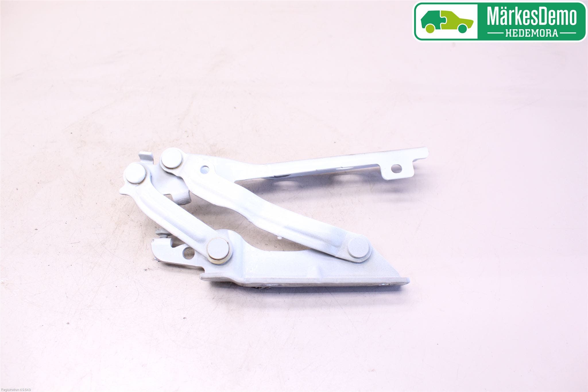 Volvo XC60 14-17 Huvgångjärn