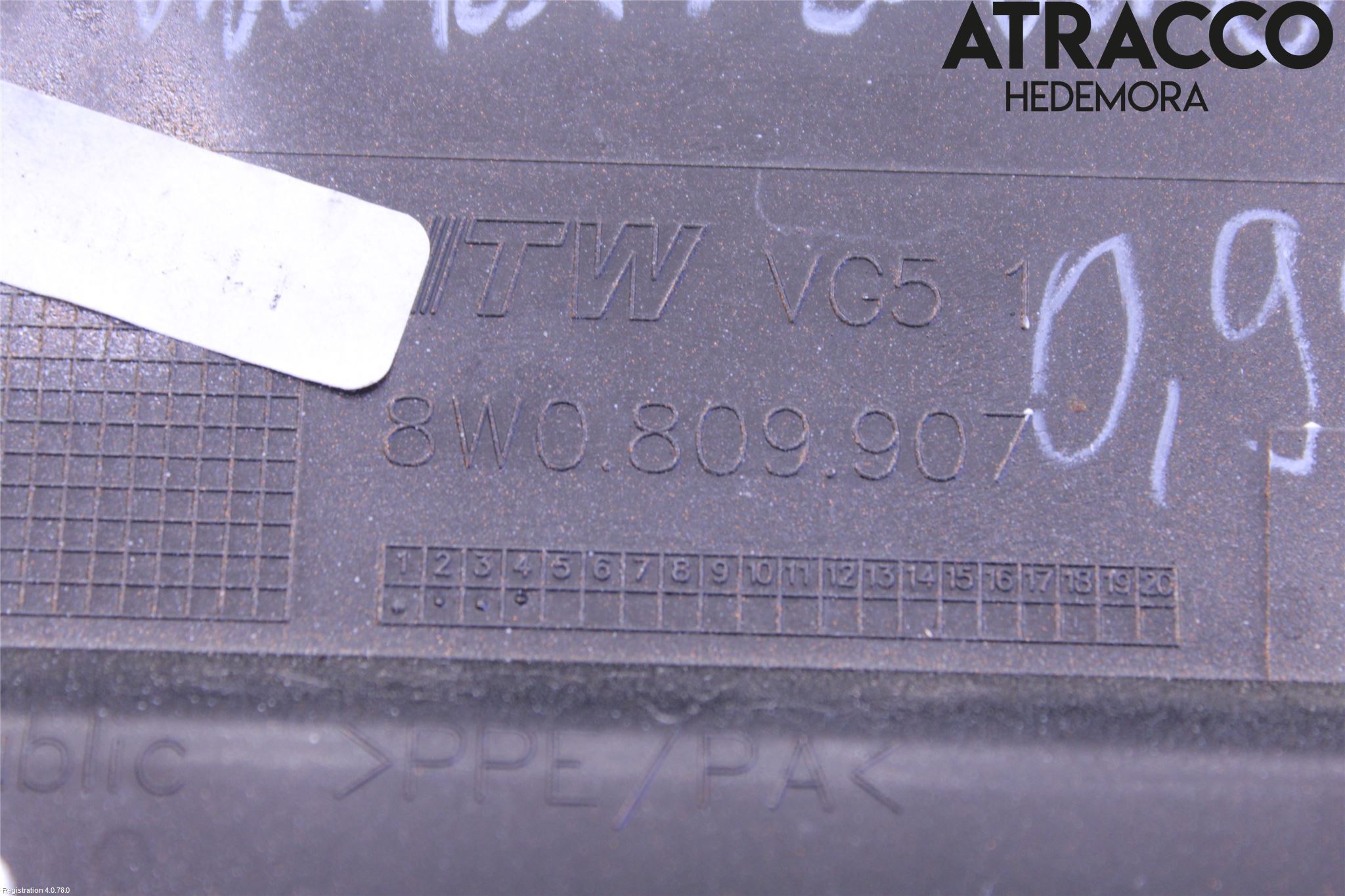 Audi A4/S4 B9 16-19 Tanklucka