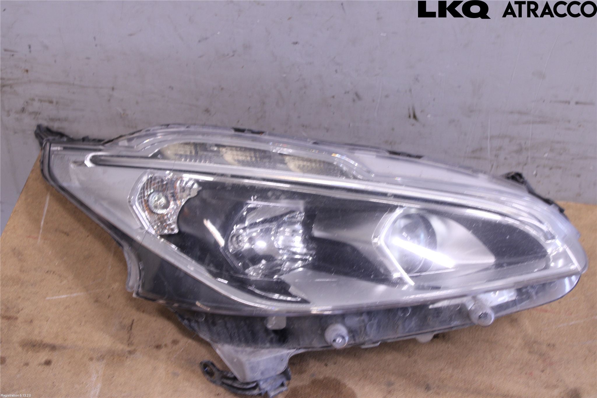 Peugeot PEUGOT 208 16-19 Strålkastare Höger