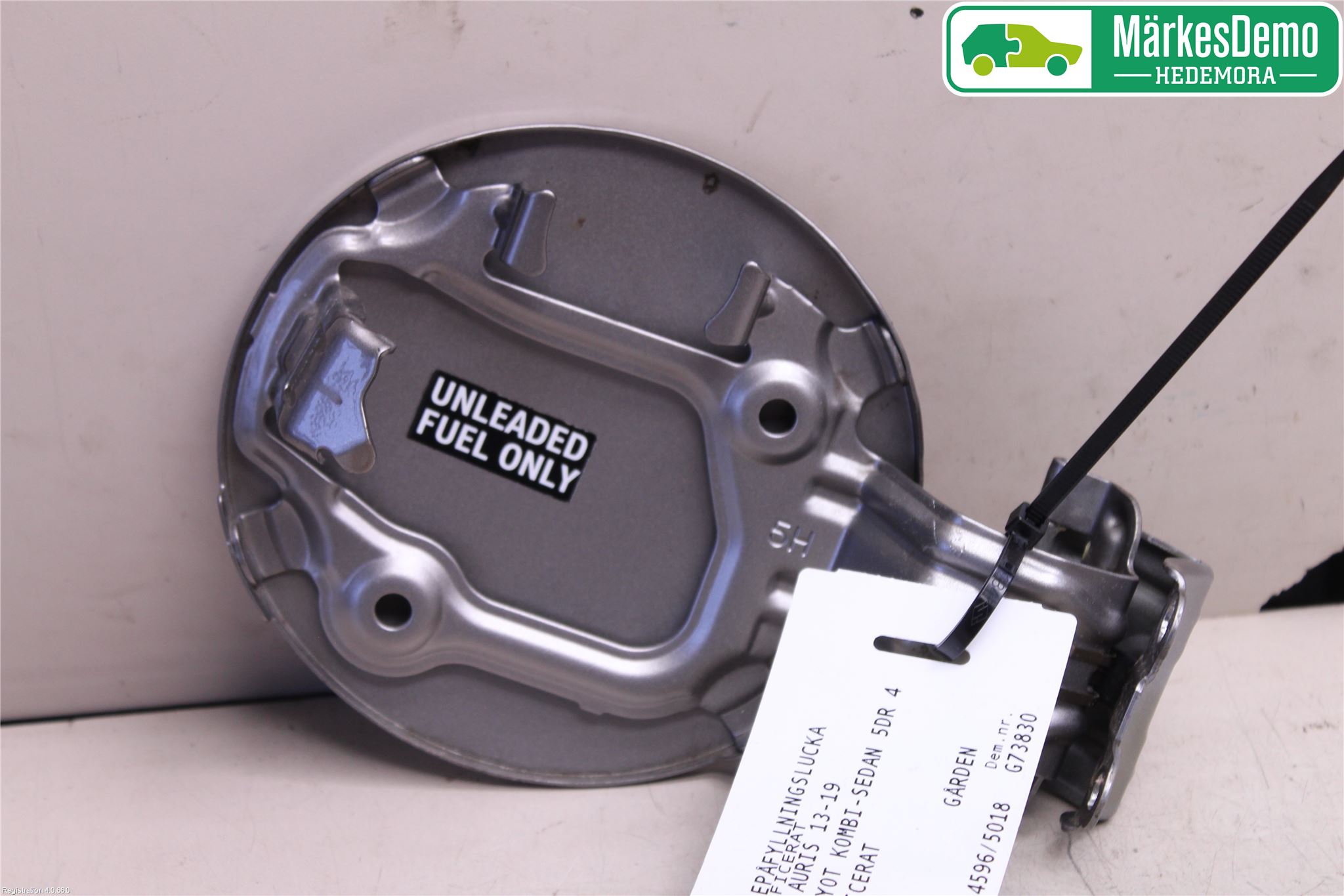 Toyota AURIS 13-19 Tanklucka