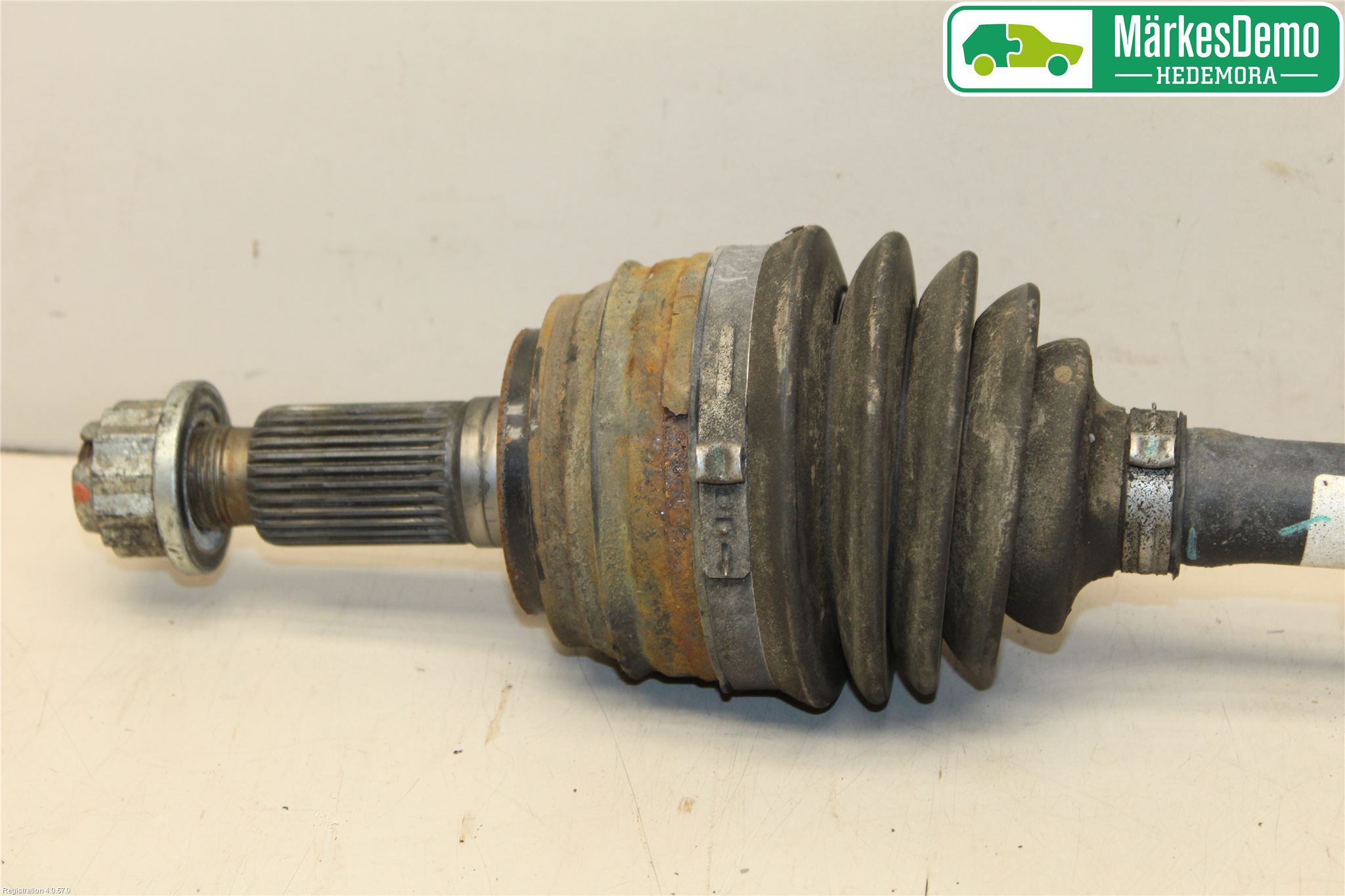 Volkswagen VW TOUAREG 7P 11-18 Drivaxel Fram Höger