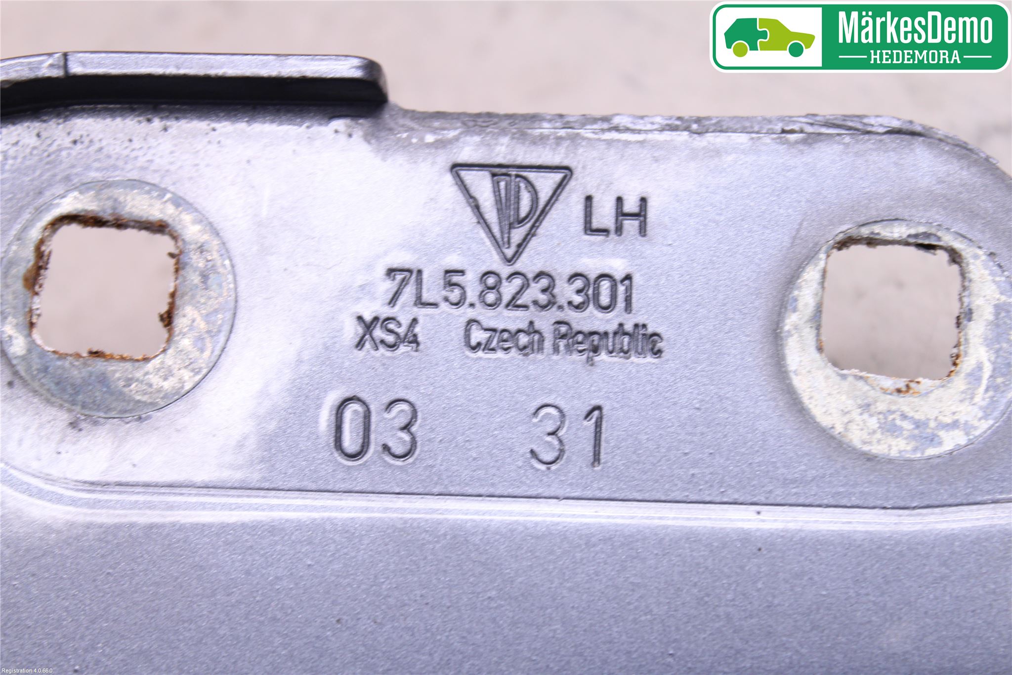 Porsche CAYENNE 03- Huvgångjärn