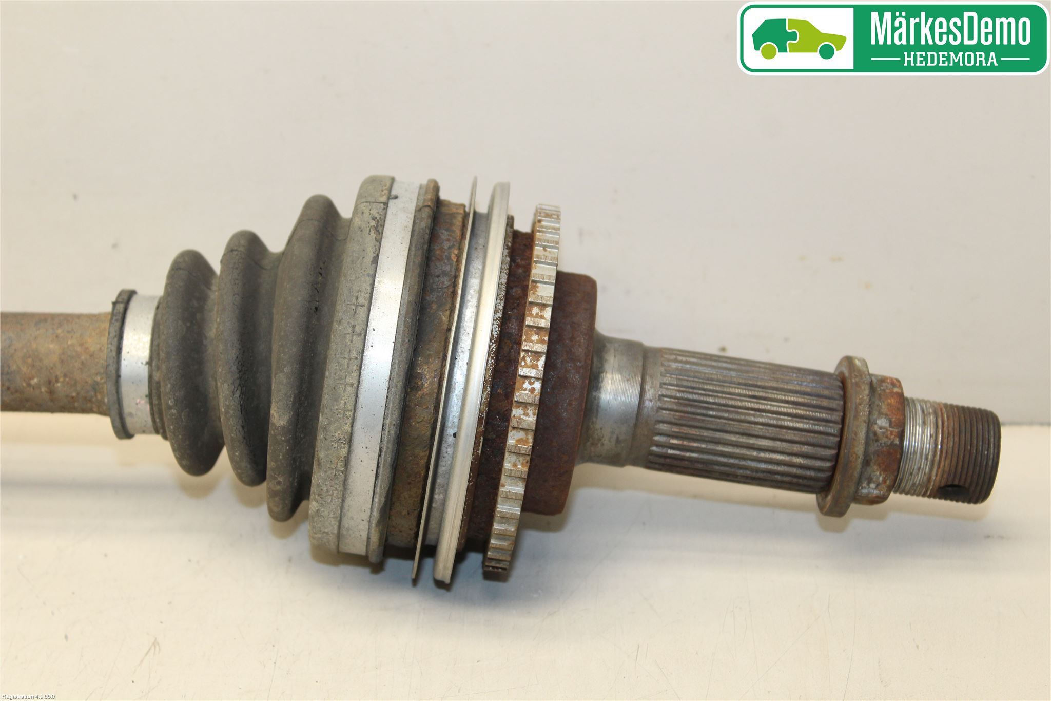 Toyota HI-ACE 06-12 Drivaxel Bak Vänster