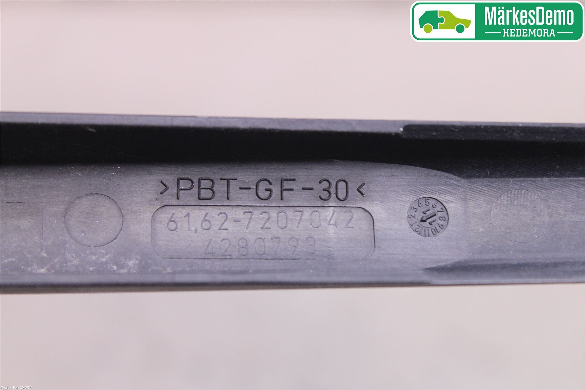 BMW 5 F10/F11/F18 09-17 Torkararm-Bakruta