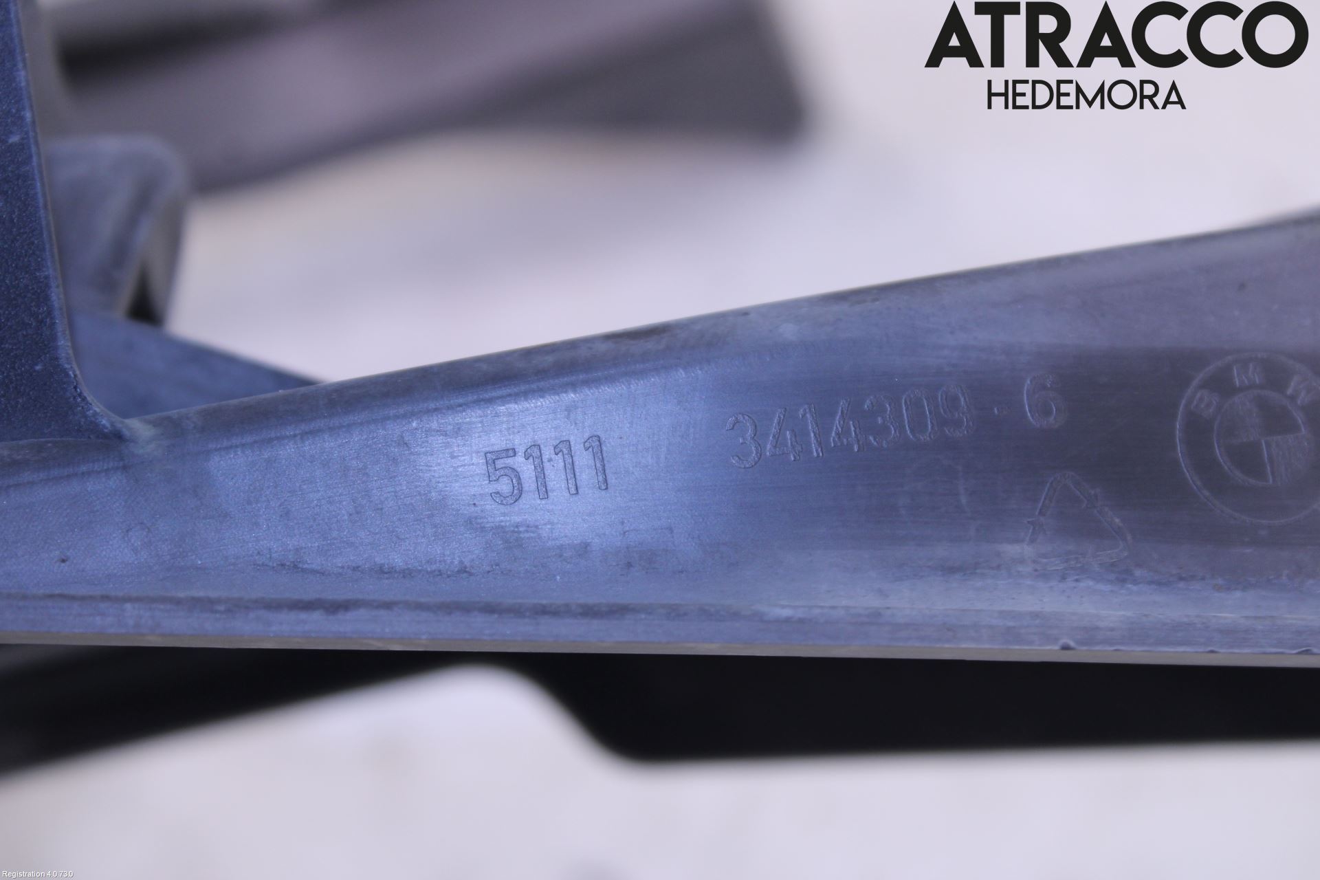 BMW X3 E83     03-10 Strålkastarsarg Vänster