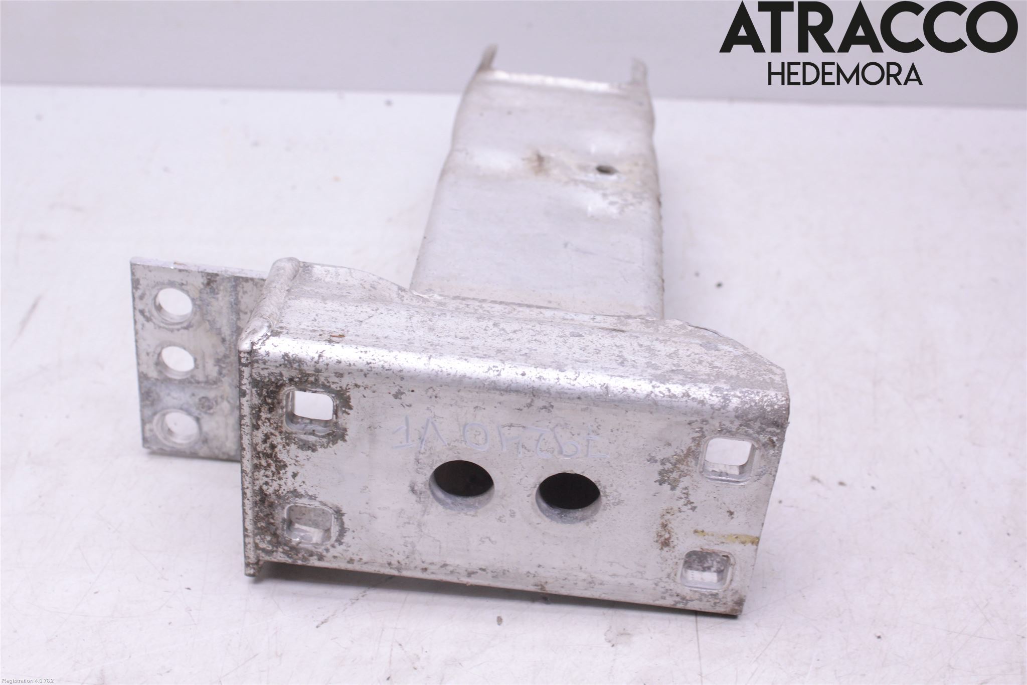 BMW X3 E83     03-10 Stötfångarbärjärn Fram