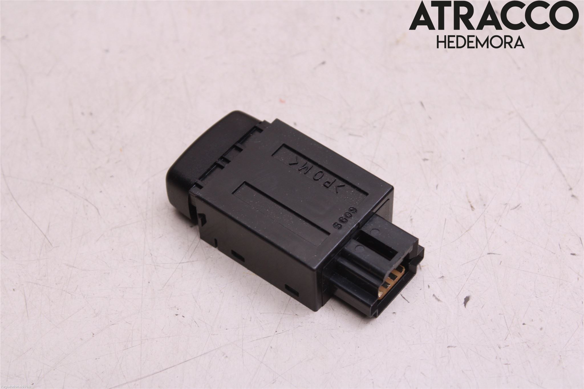 Mitsubishi OUTLANDER 13-21 Strömställare Baklucka