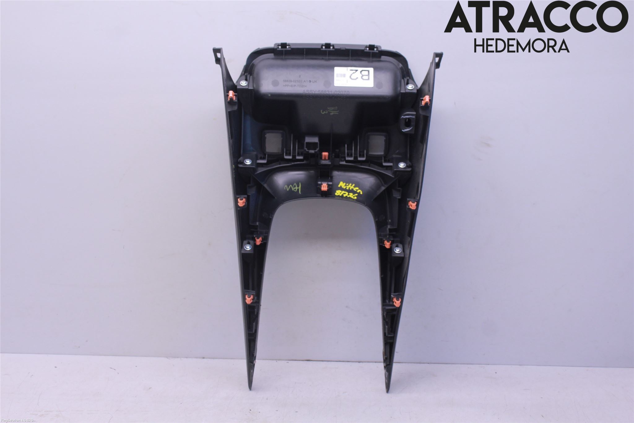 Toyota COROLLA 19- Instrumentkonsoll Mitt