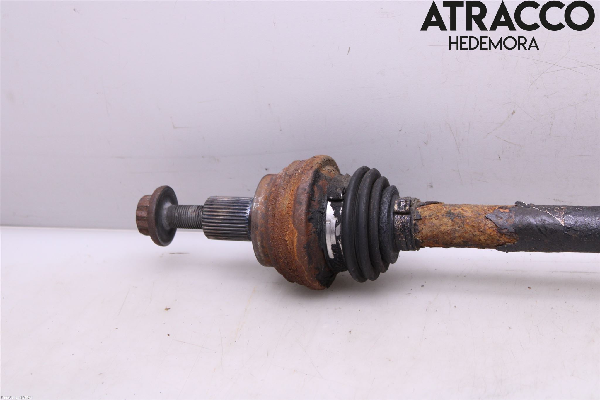 Volkswagen VW PASSAT 15-19 Drivaxel Bak Vänster