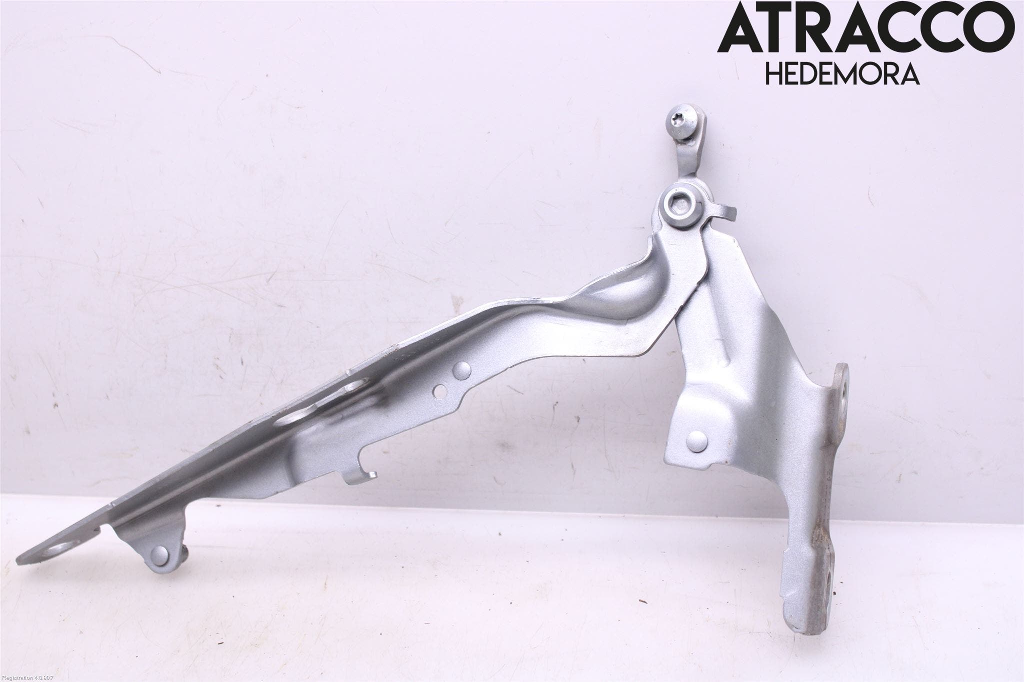 Volvo XC60 14-17 Huvgångjärn