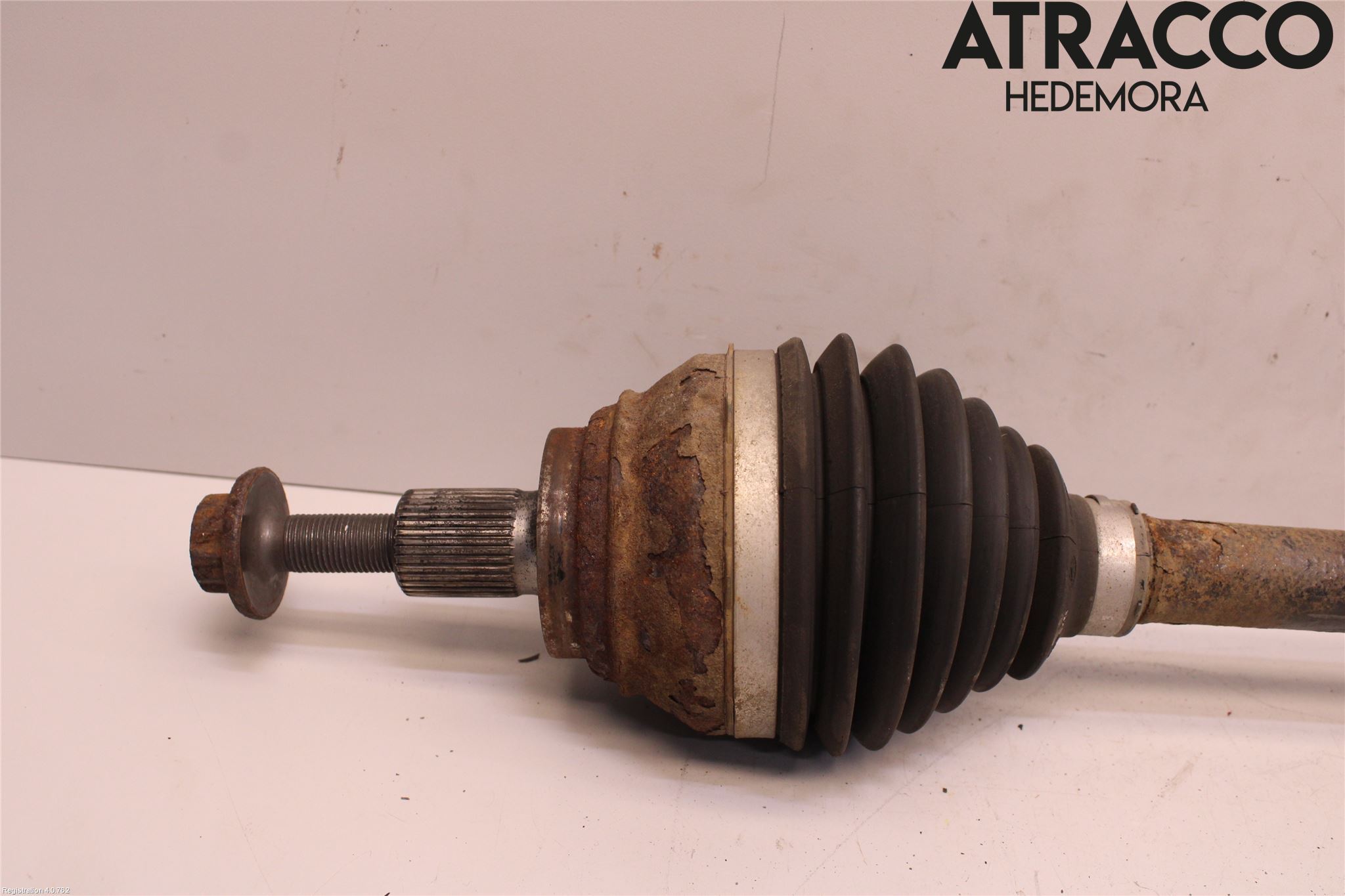Volkswagen VW TOURAN 16- Drivaxel Fram Vänster