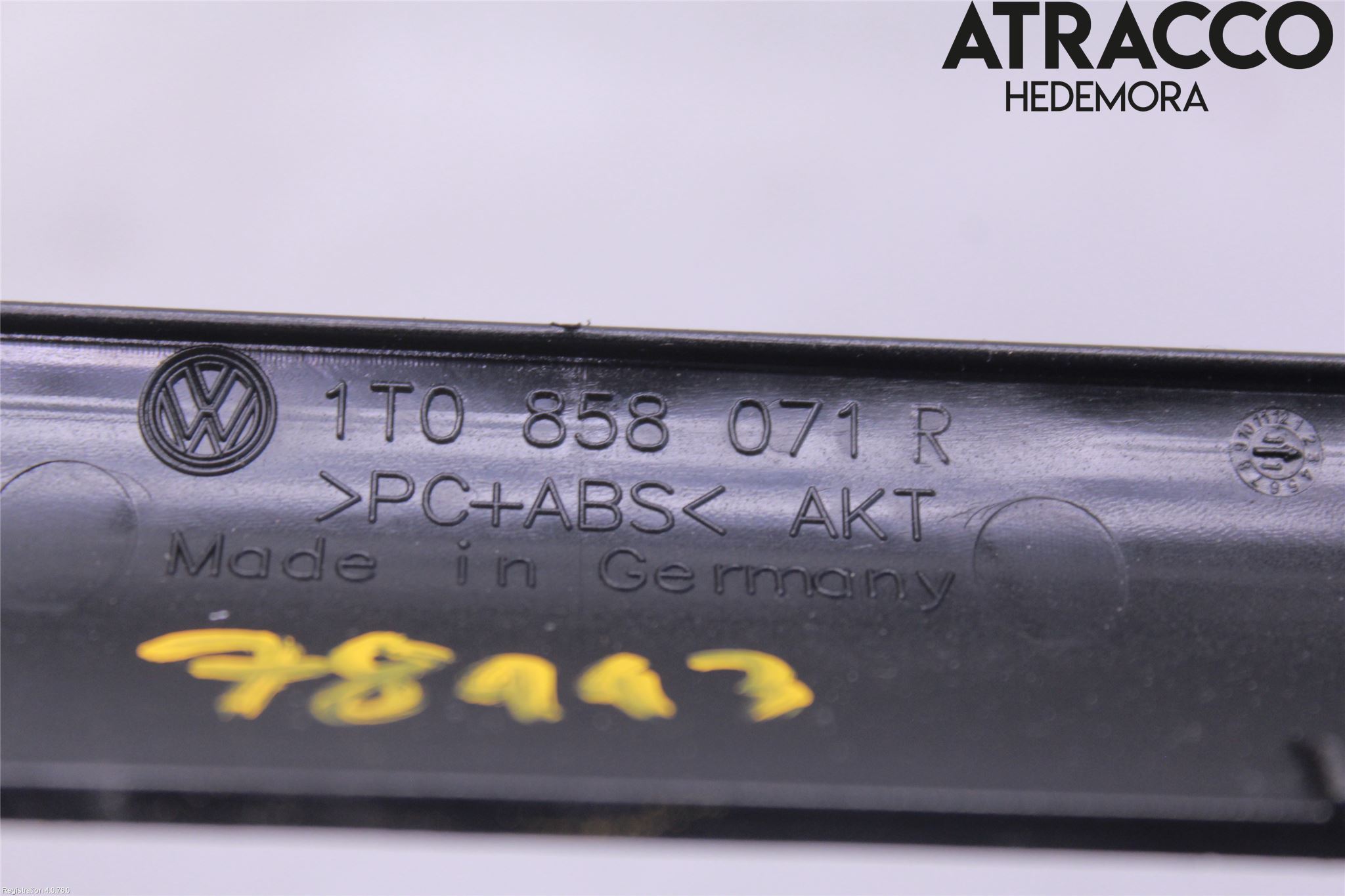 Volkswagen VW TOURAN 10-15 Instrument-Radio Sarg