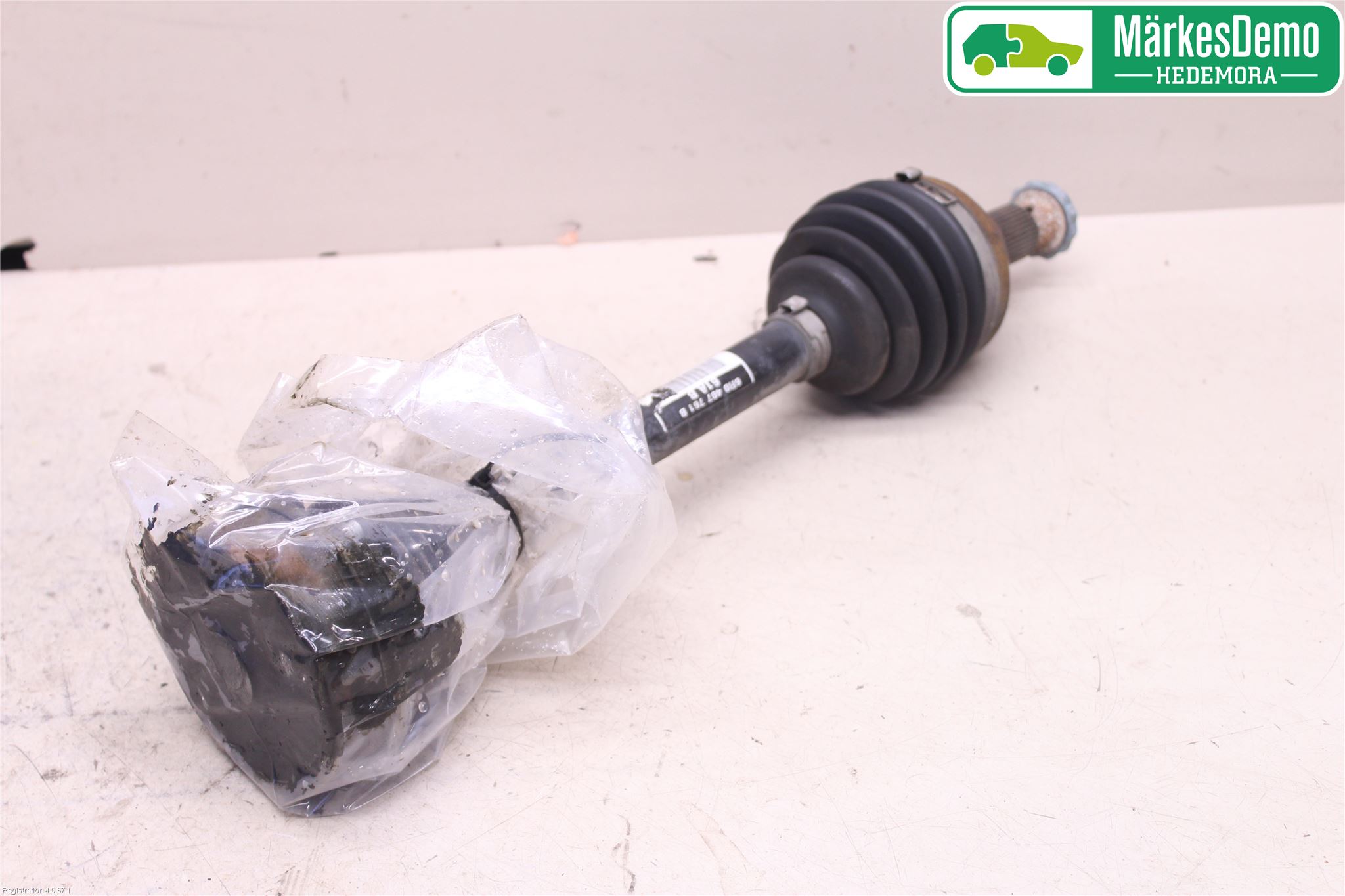 Volkswagen VW POLO 10-17 Drivaxel Fram Vänster