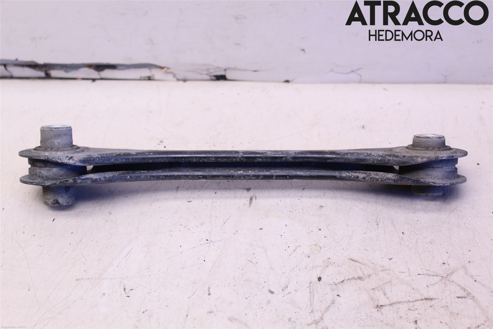 Skoda SUPERB 16-24 Bärarm Bak Höger