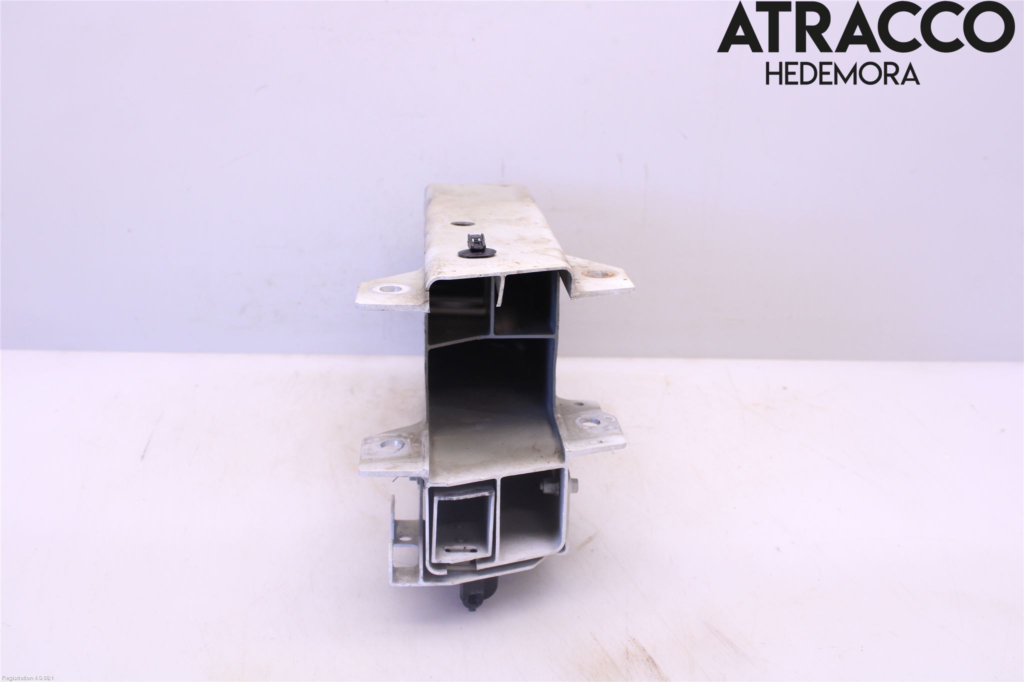 Volvo V90 17->> Stötfångarbärjärn Fram