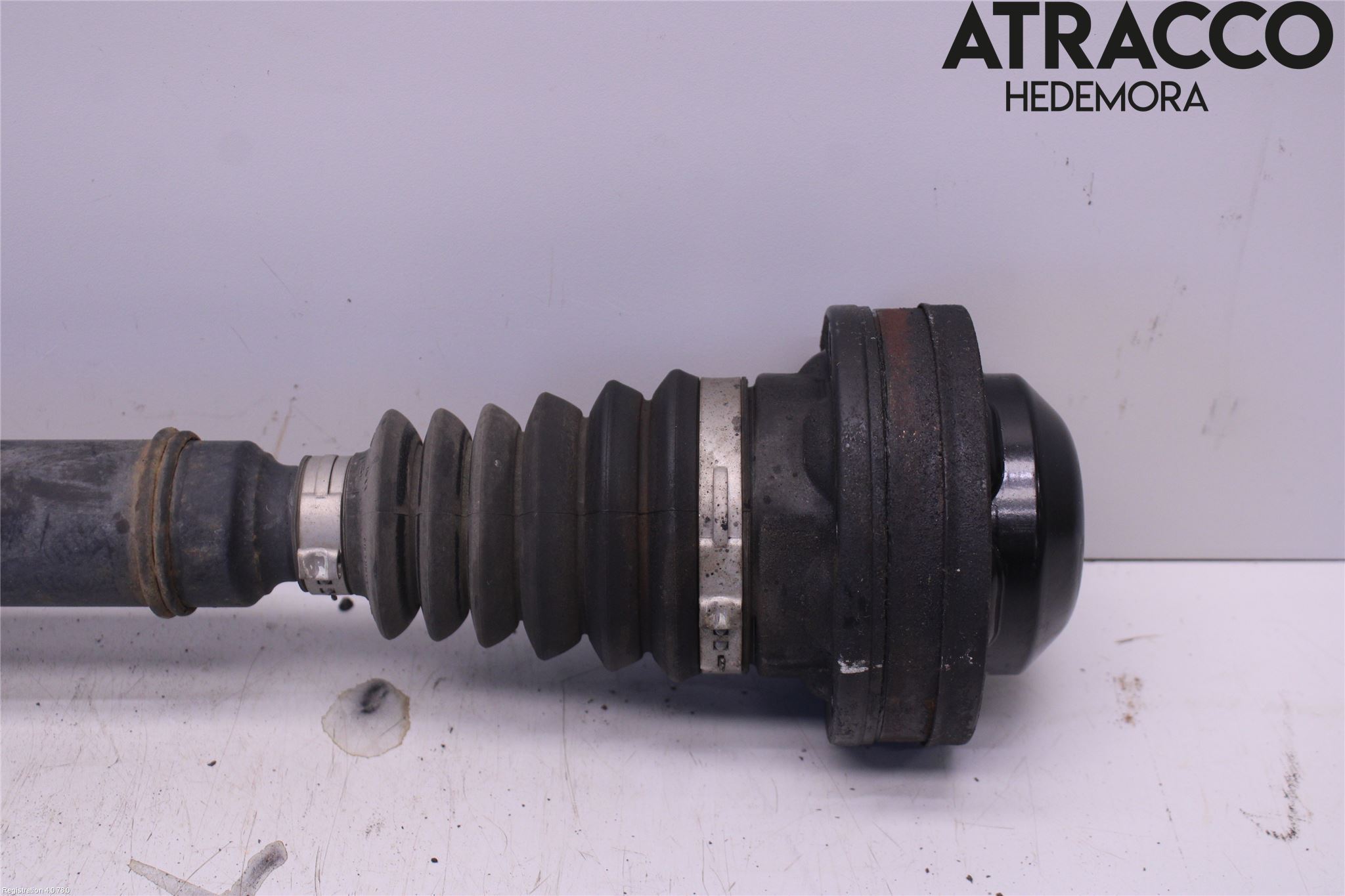 Volkswagen VW GOLF V 04-09 Drivaxel Fram Höger