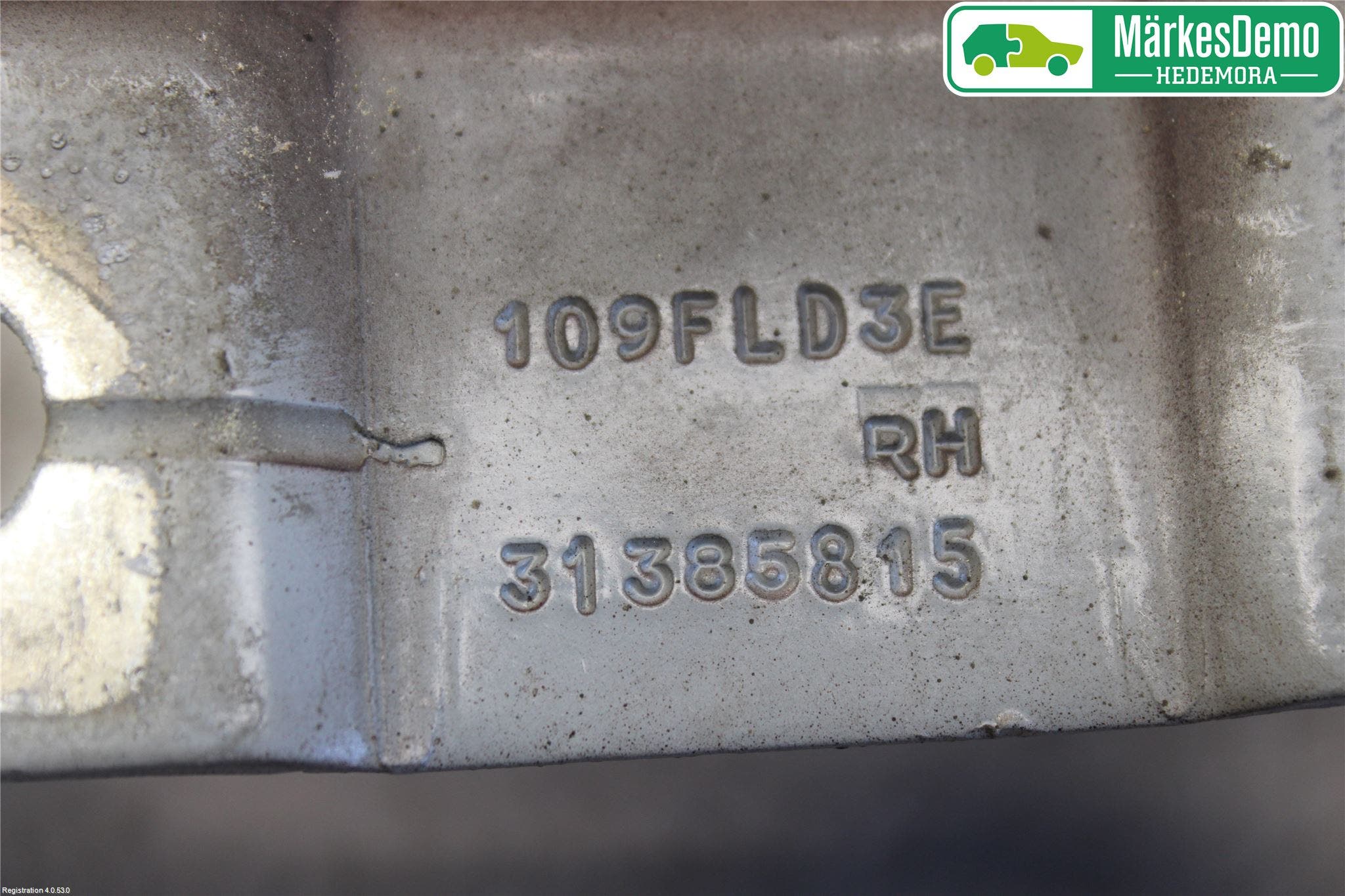 Volvo XC60 09-13 Huvgångjärn