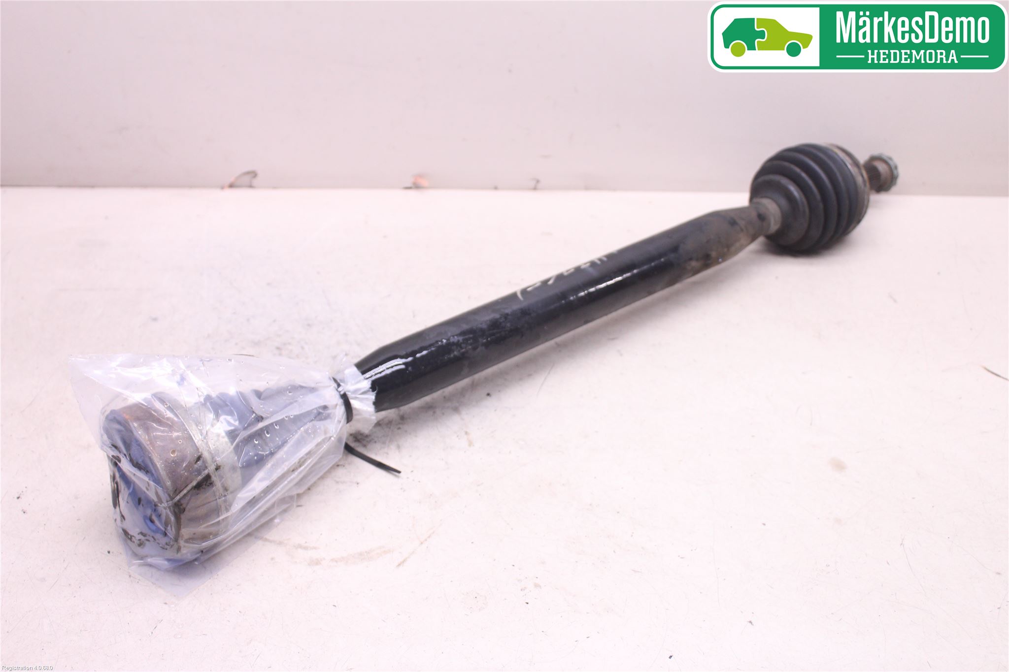 Volkswagen VW POLO 10-17 Drivaxel Fram Höger