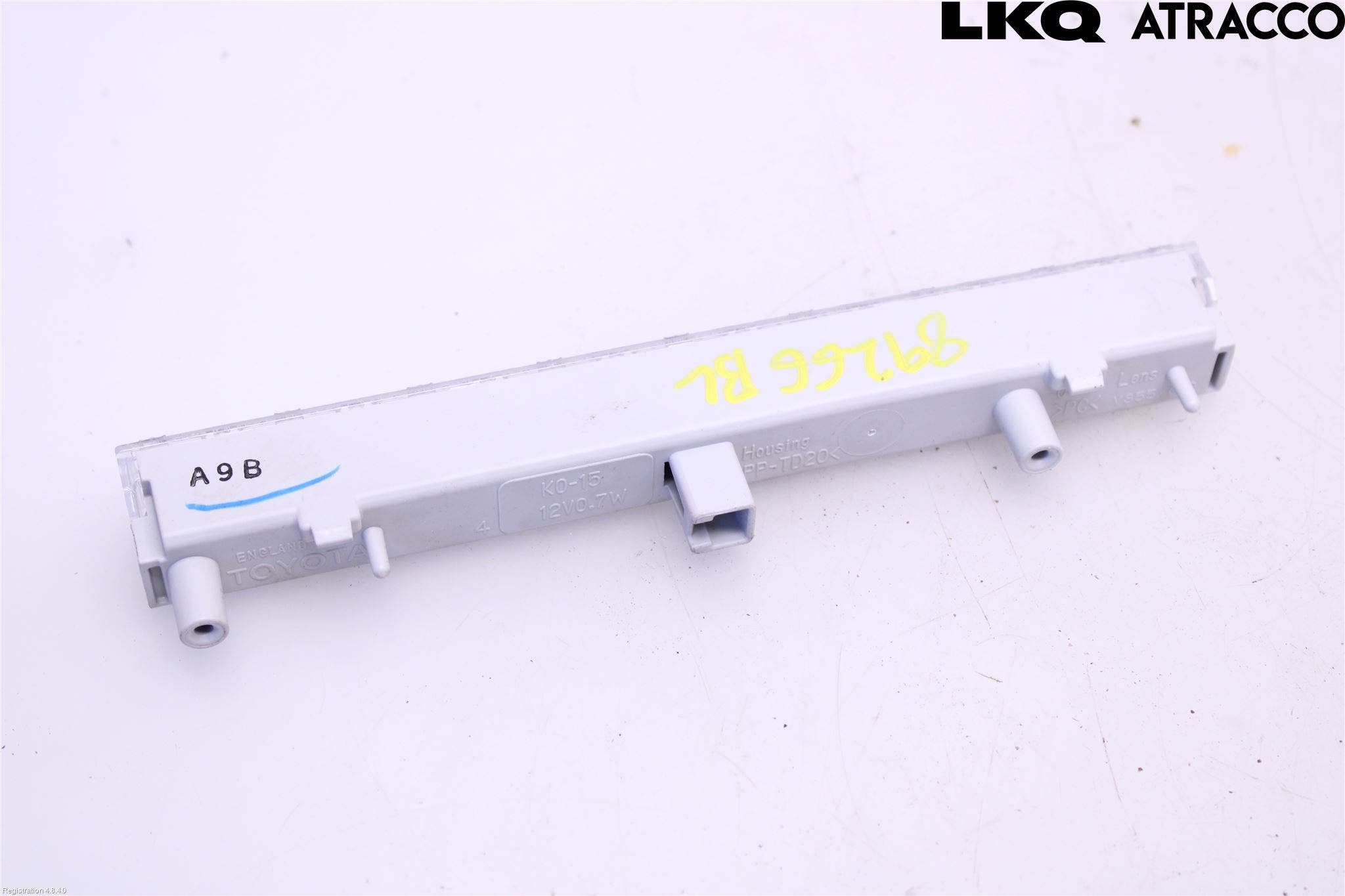 Toyota YARIS XP21 20- Bromsljus Bakruta