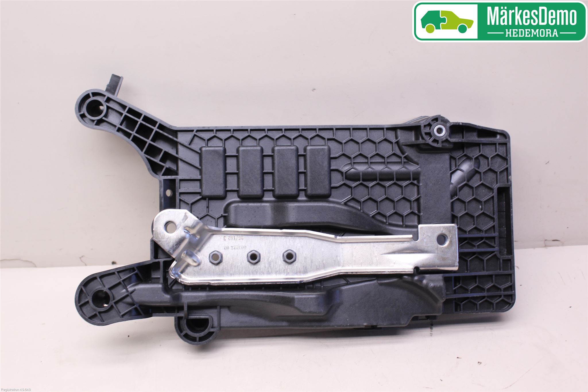 Volkswagen VW T-CROSS 19- Batterilåda-Fäste-Hållare