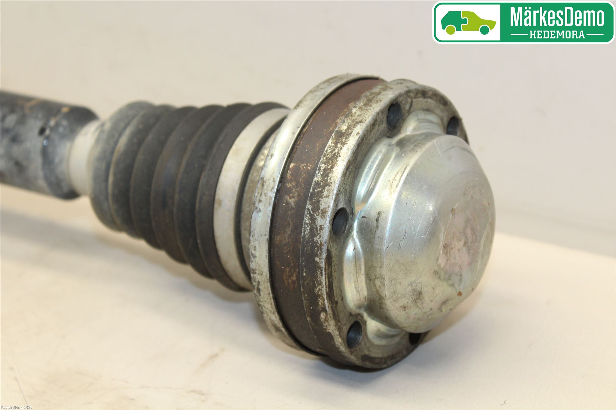 Volkswagen VW CADDY 11-15 Drivaxel Fram Höger