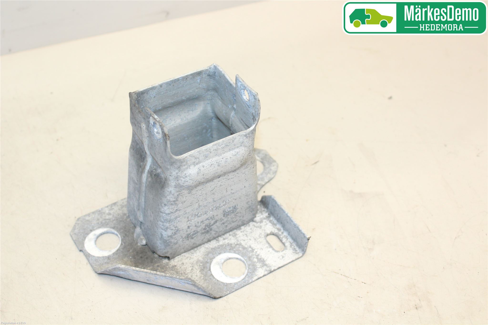 Renault CLIO III  06-09 Stötfångarbärjärn Fram