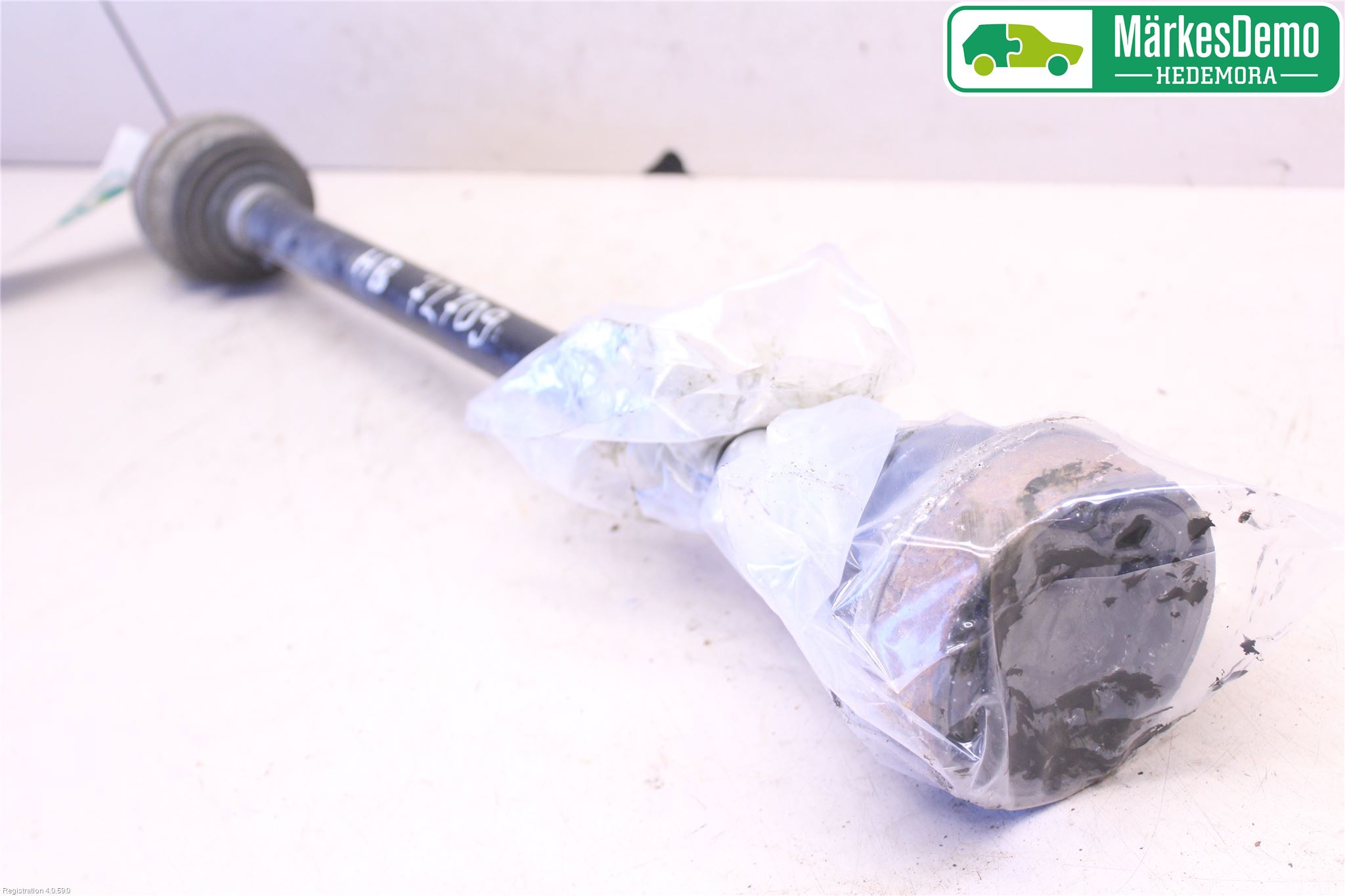 Volkswagen VW PASSAT 15-19 Drivaxel Bak Höger