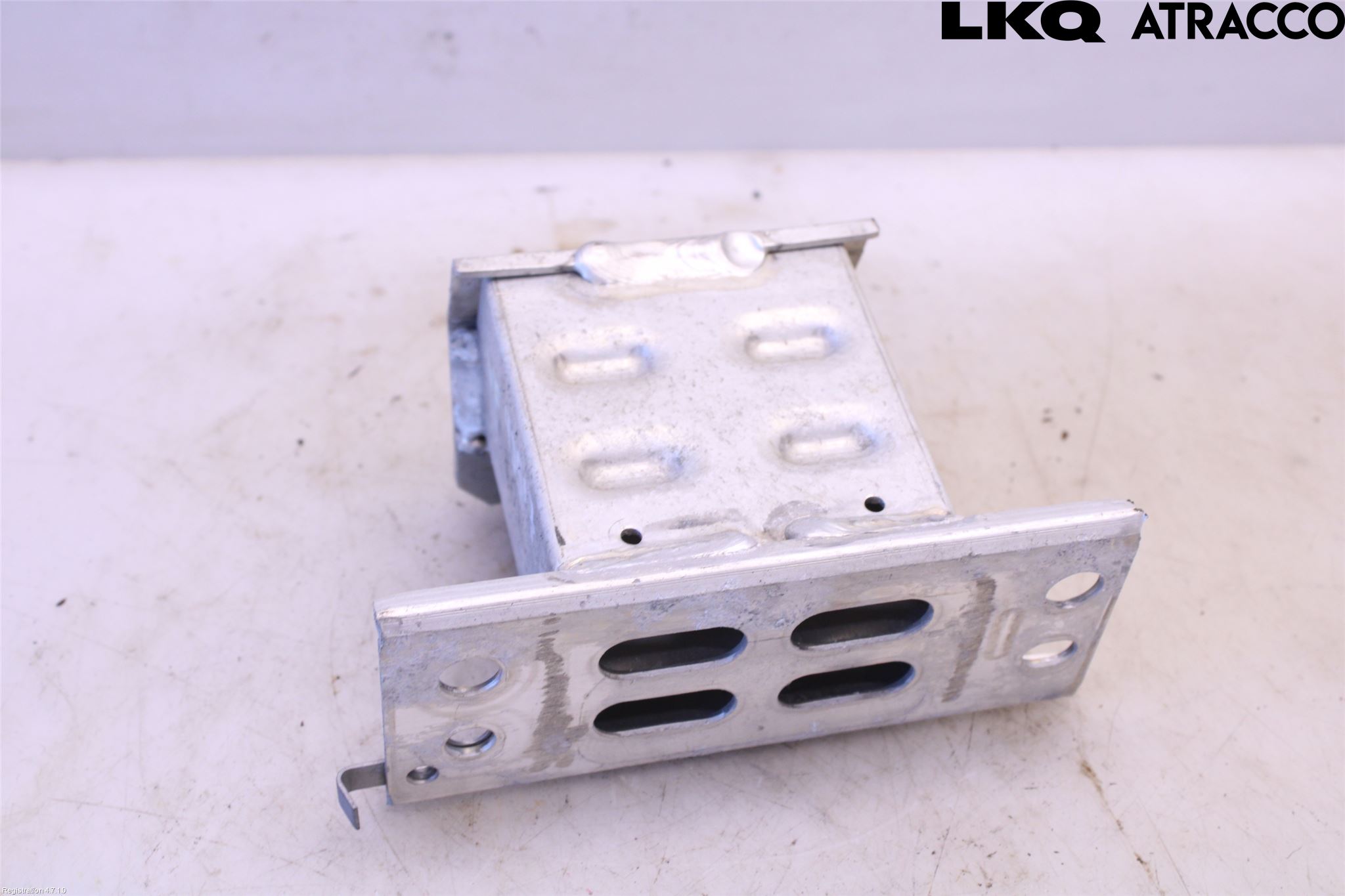 Lexus CT 200h Stötfångarfäste Fram Vä