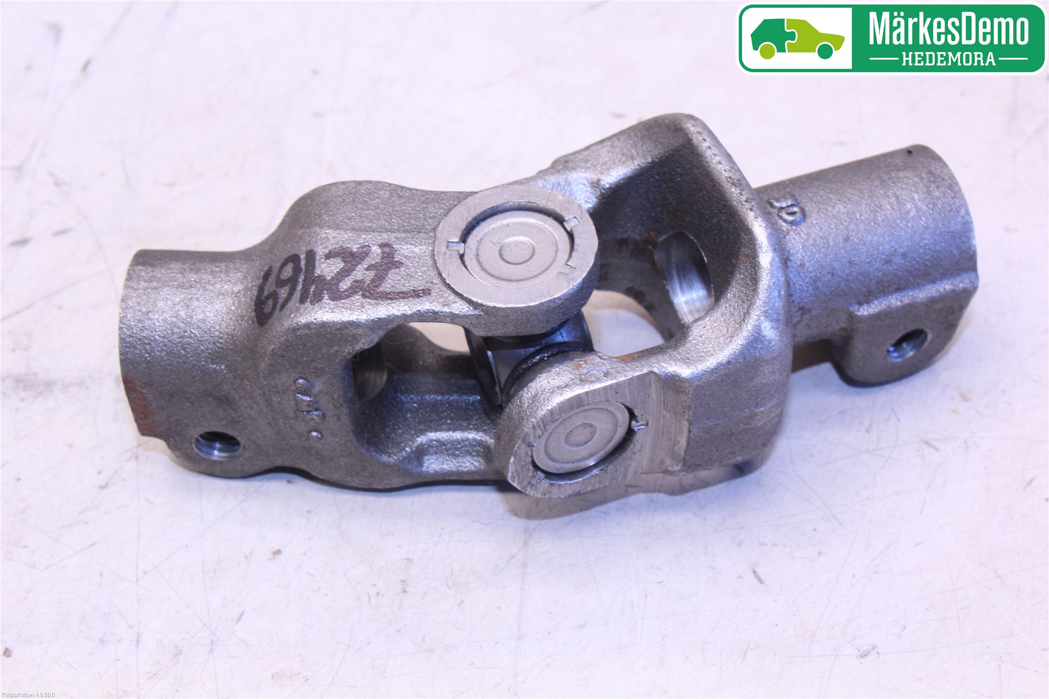 Toyota YARIS XP130 12-14 Rattaxelknut