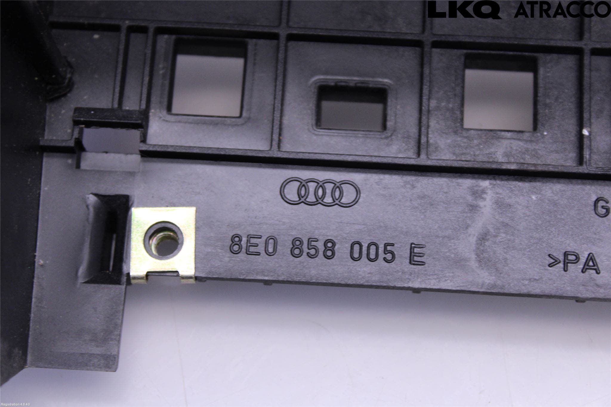 Audi A4/S4 05-07 Instrument-Radio Sarg