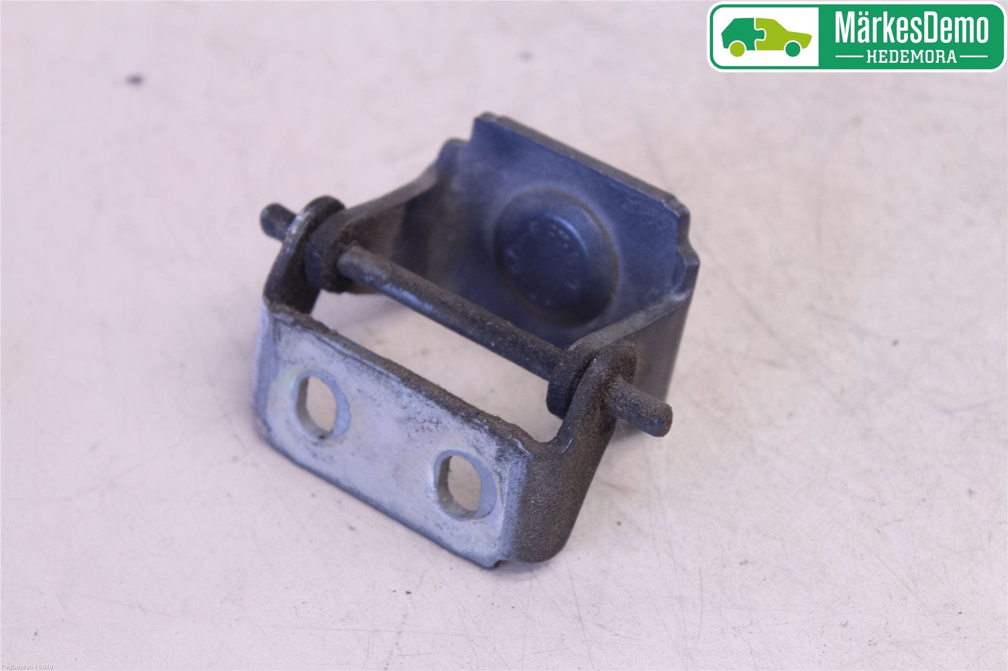 Ford FIESTA 09-12 Bakluckegångjärn Vä