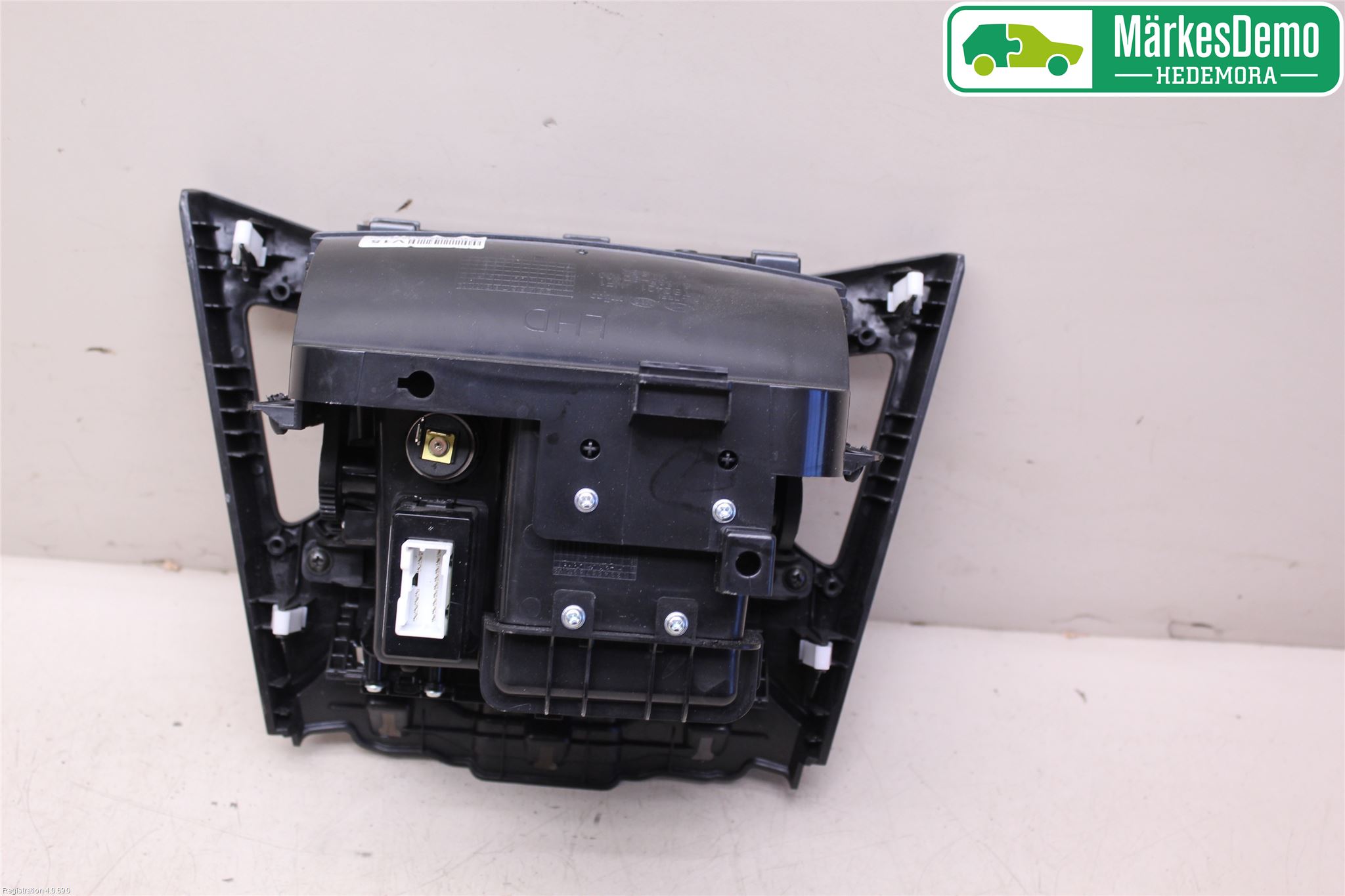 Hyundai i40 08-15 Instrumentkonsoll Mitt
