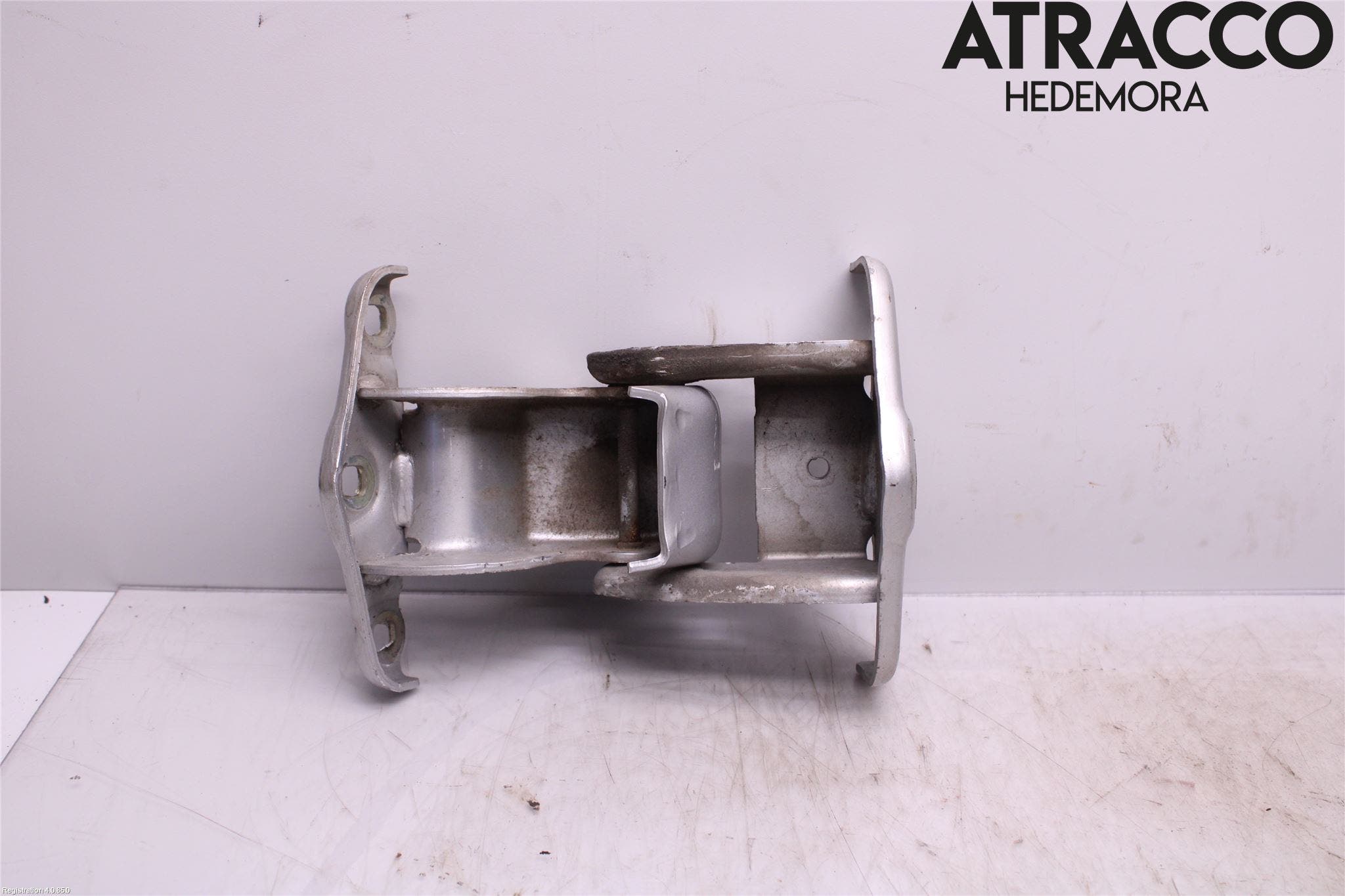 Opel VIVARO 01-14 Bakluckegångjärn Hö