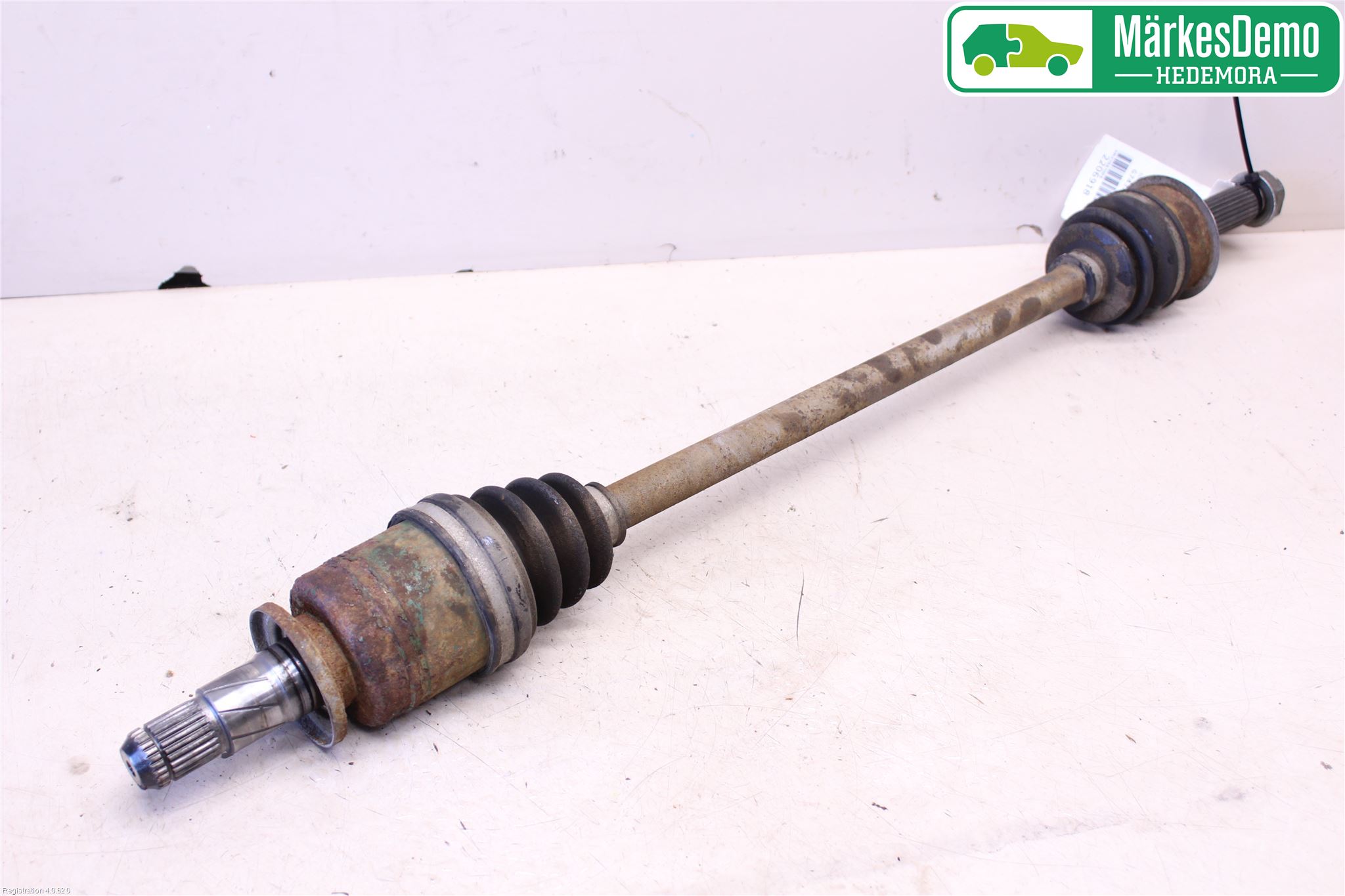 Subaru LEGACY    04-06 Drivaxel Bak Höger