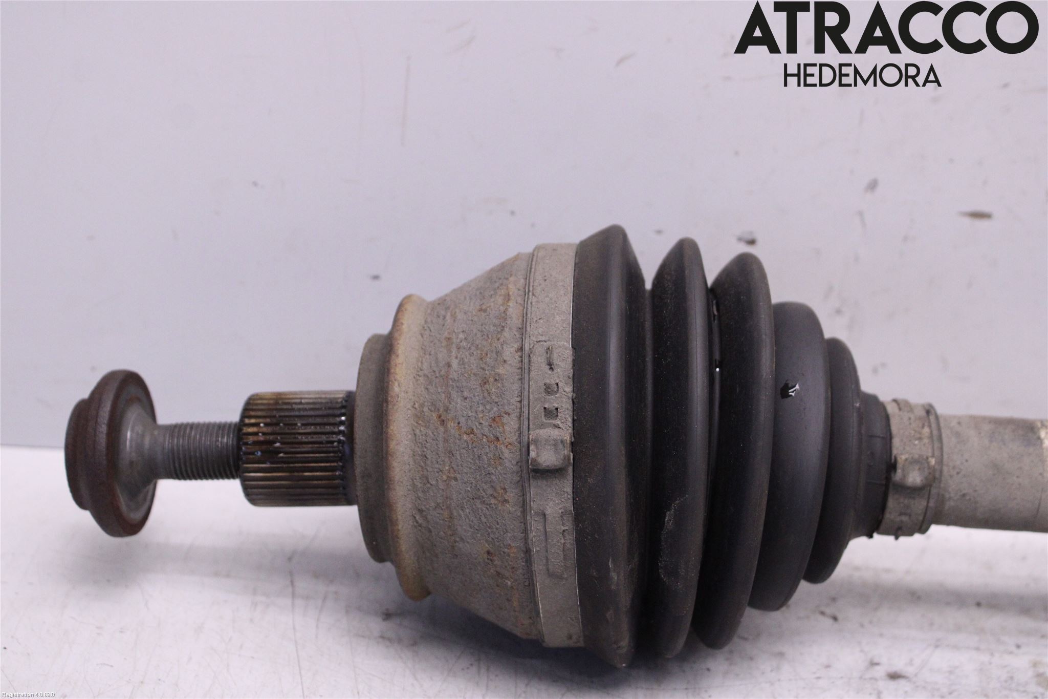 Audi A8/S8 4E  02-09 Drivaxel Fram Höger