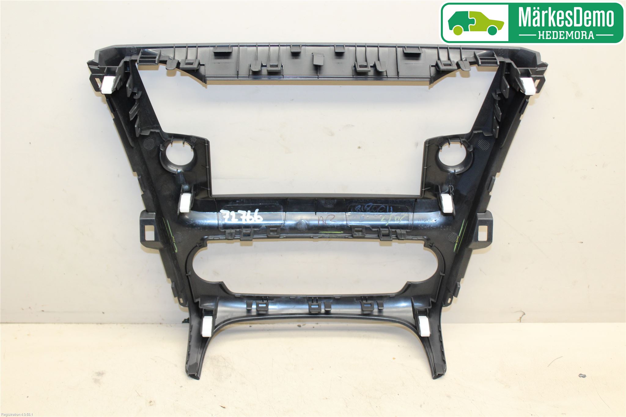 Toyota AVENSIS 16-18 Instrument-Radio Sarg