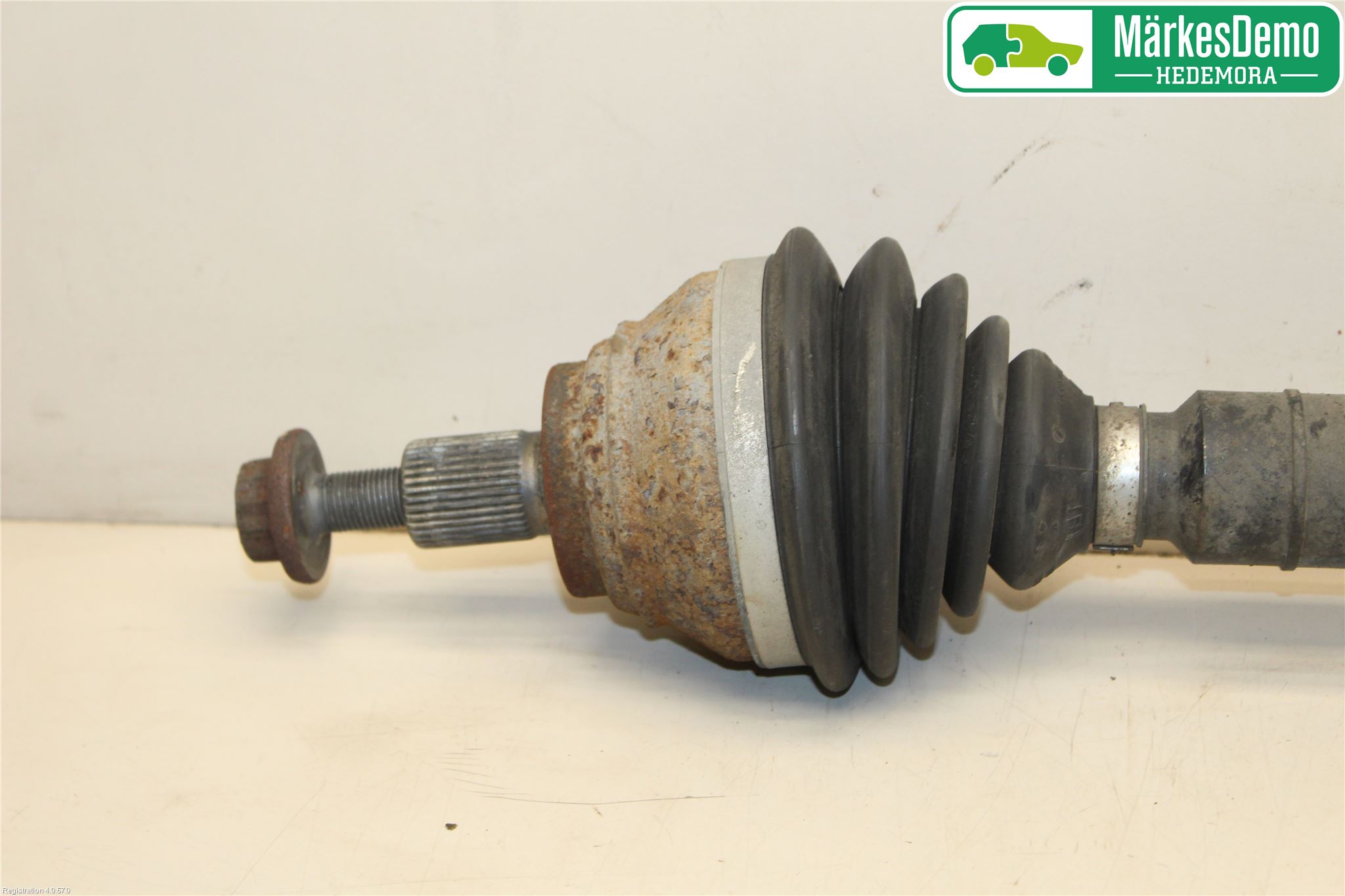 Volkswagen VW CADDY 11-15 Drivaxel Fram Höger